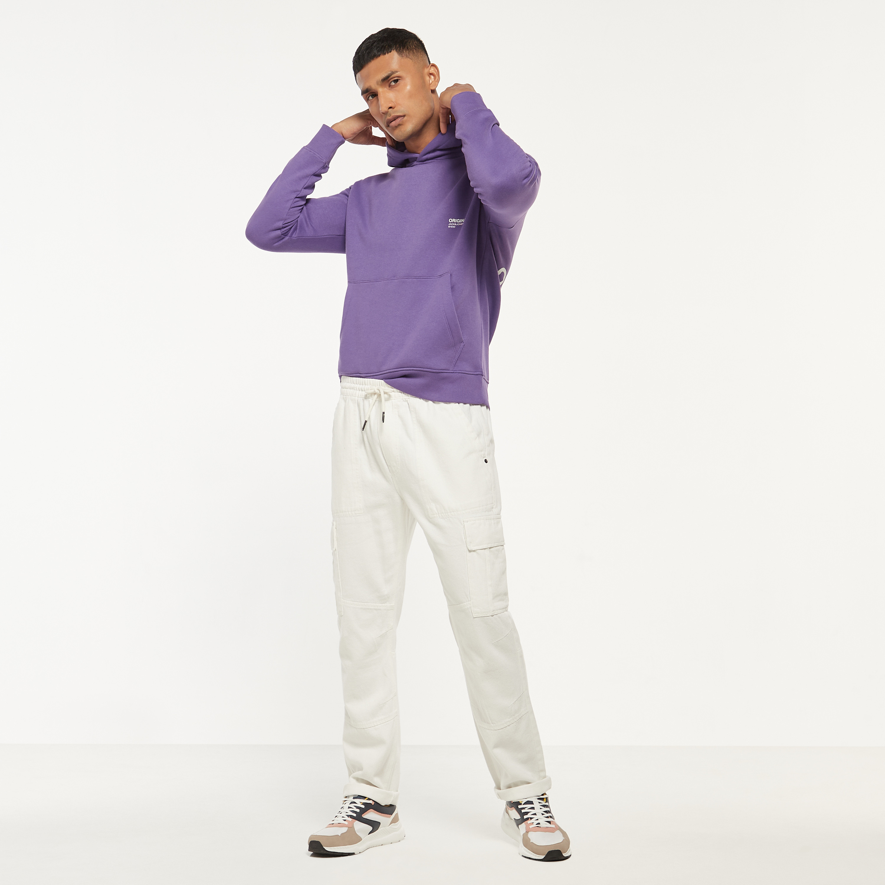 هودي من جاك آند جونز مطبوع بأكمام طويلة مع جيب كانغارو-men-winterwear-hoodiesandsweatshirts-image-10
