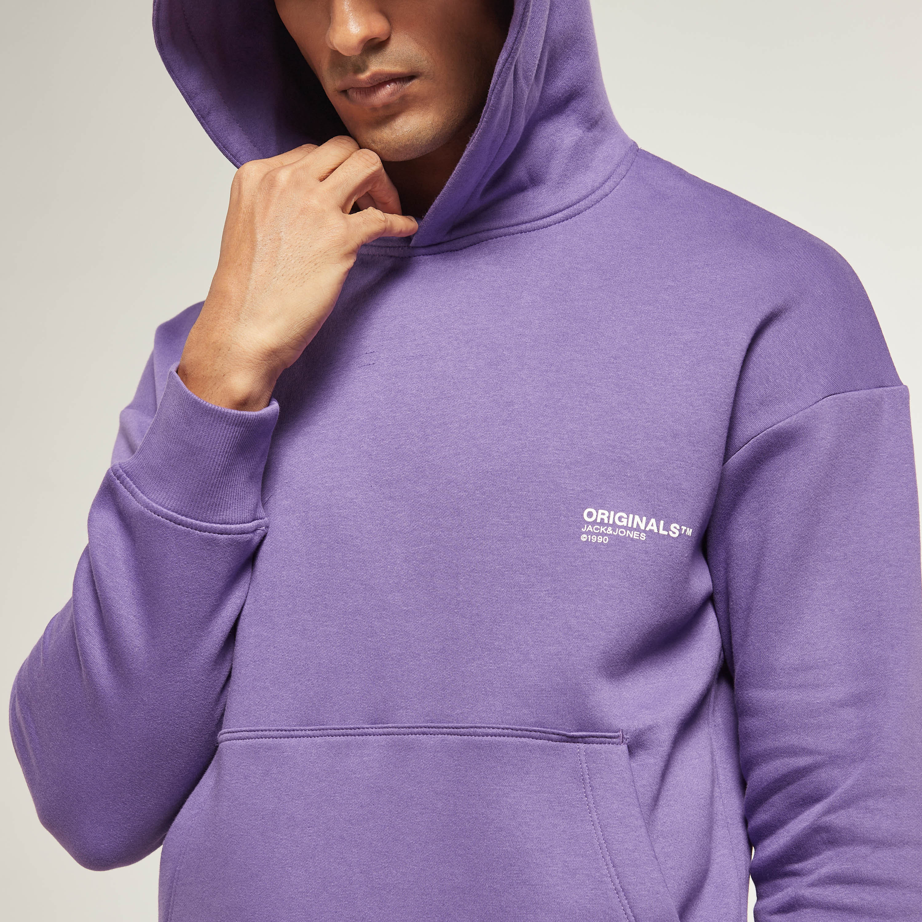 هودي من جاك آند جونز مطبوع بأكمام طويلة مع جيب كانغارو-men-winterwear-hoodiesandsweatshirts-image-12