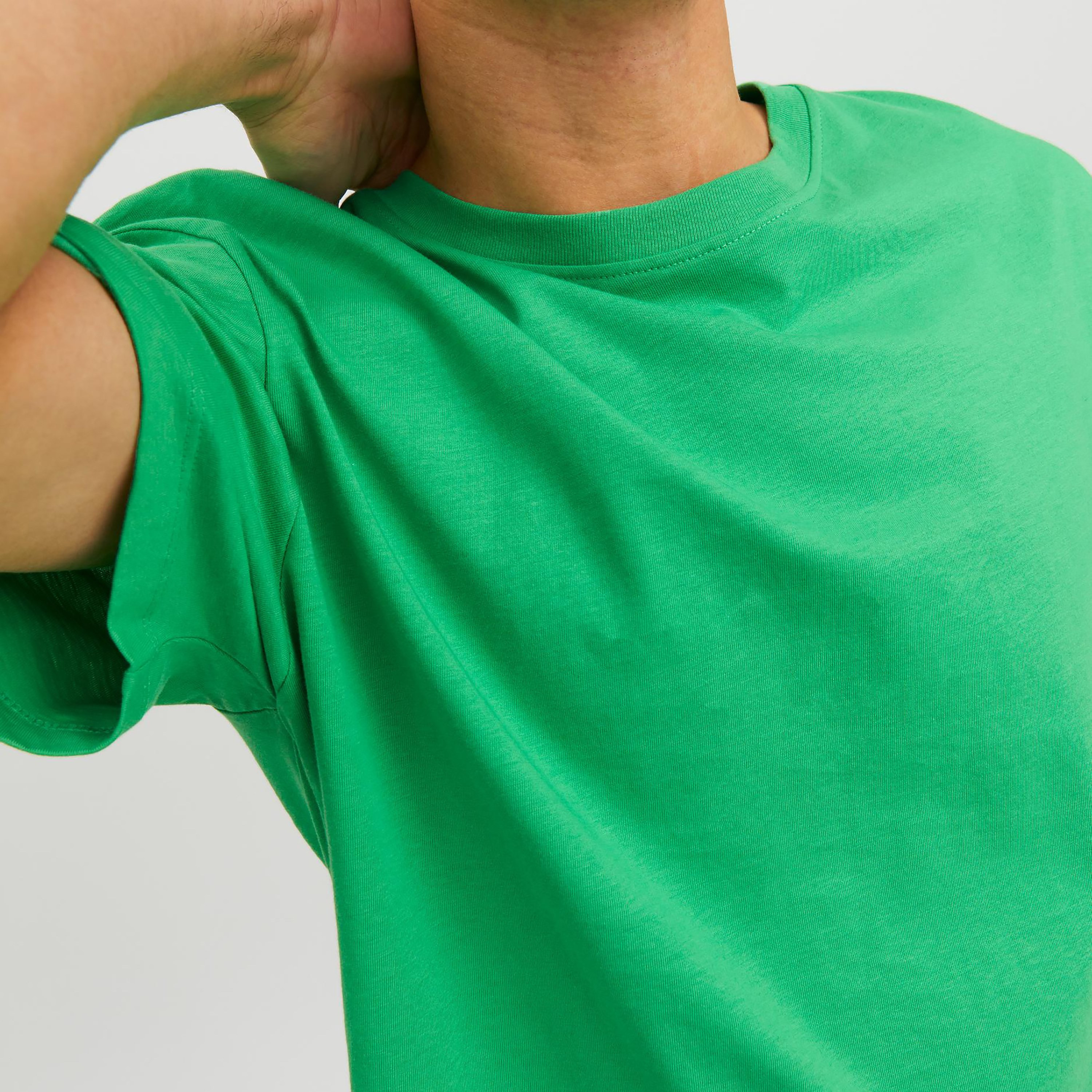 تي شيرت من جاك آند جونز مطبوع بأكمام قصيرة و ياقة مستديرة-men-clothing-tshirtsandpolos-tshirts-image-3