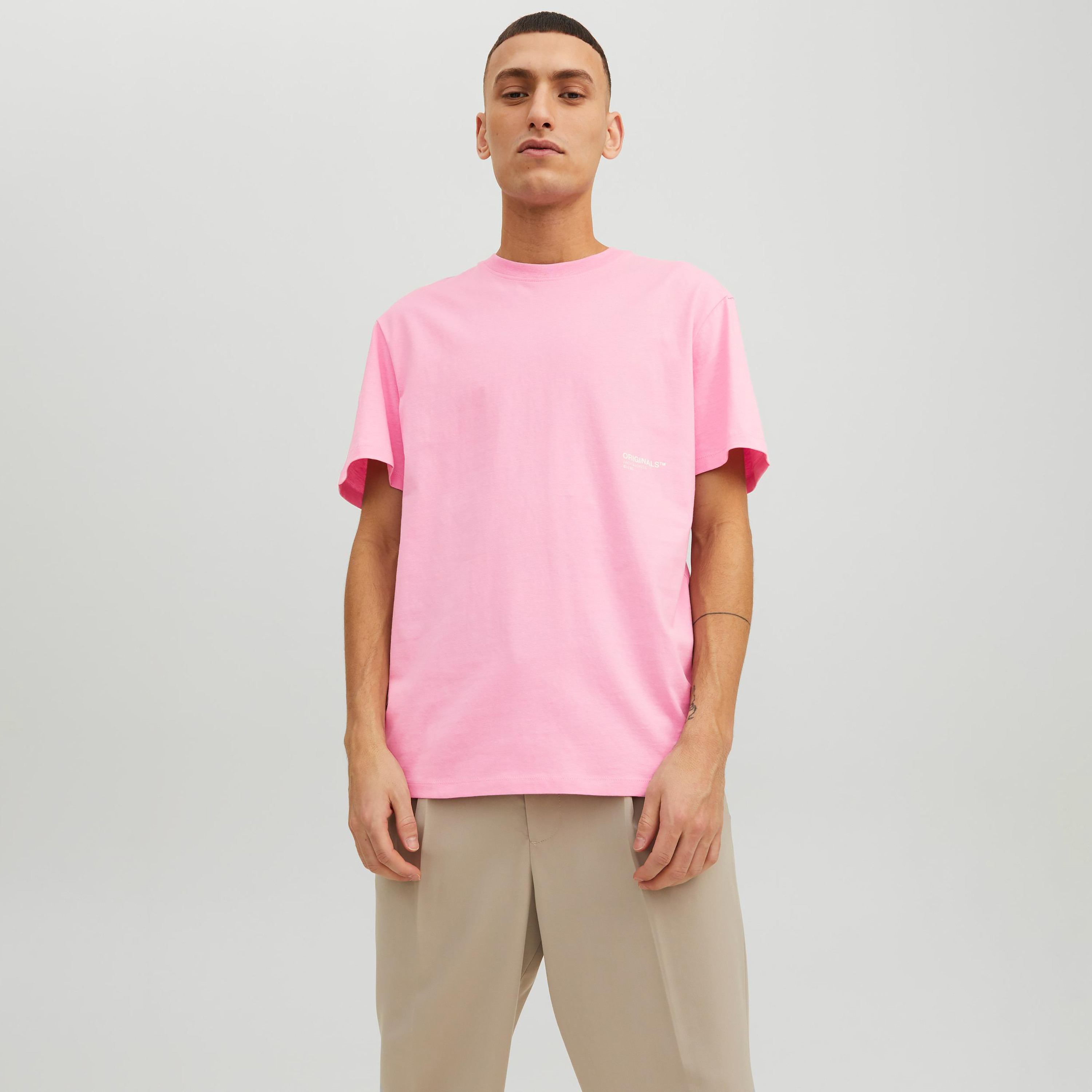 تي شيرت من جاك آند جونز مطبوع بأكمام قصيرة و ياقة مستديرة-men-clothing-tshirtsandpolos-tshirts-image-6