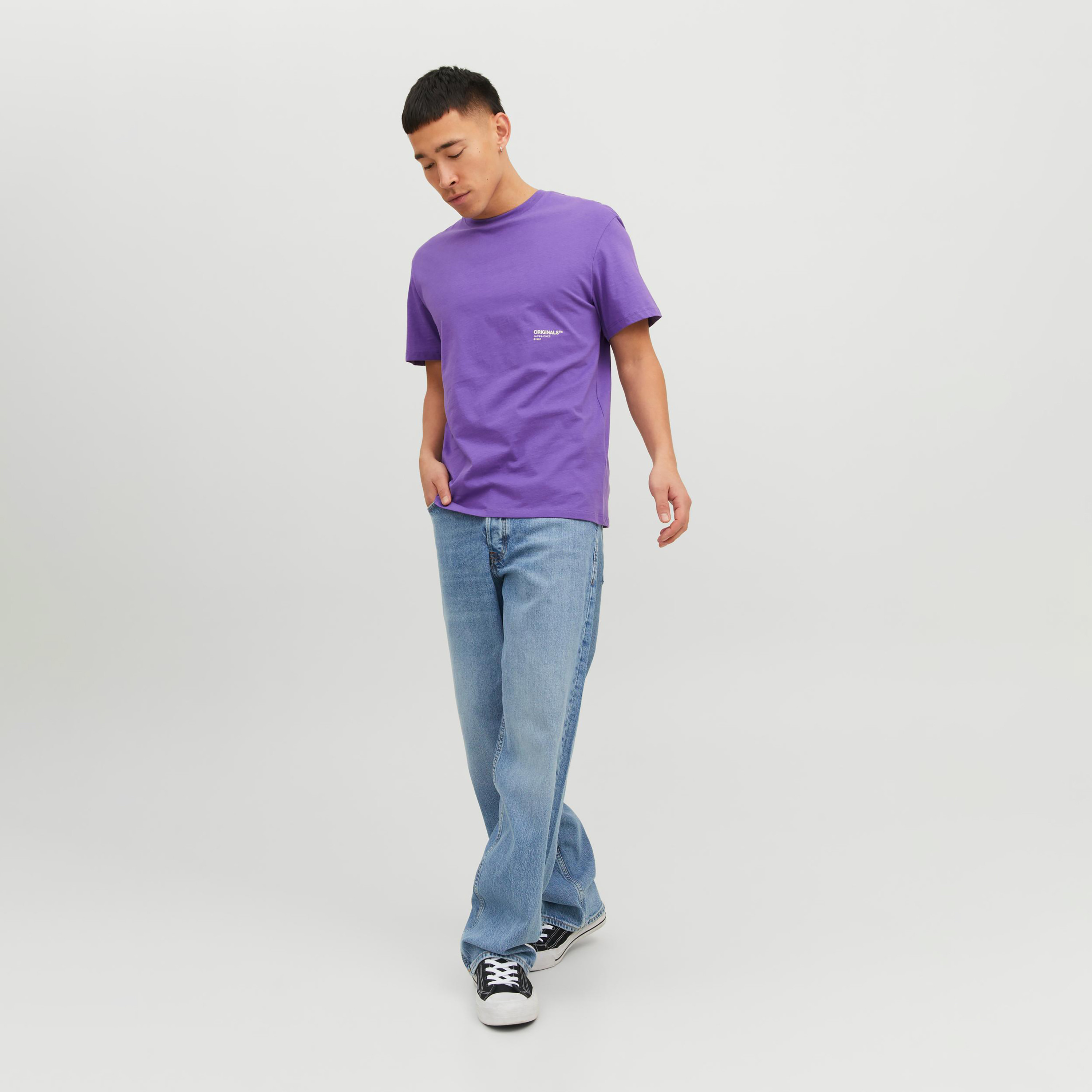 تي شيرت من جاك آند جونز مطبوع بأكمام قصيرة و ياقة مستديرة-men-clothing-tshirtsandpolos-tshirts-image-12