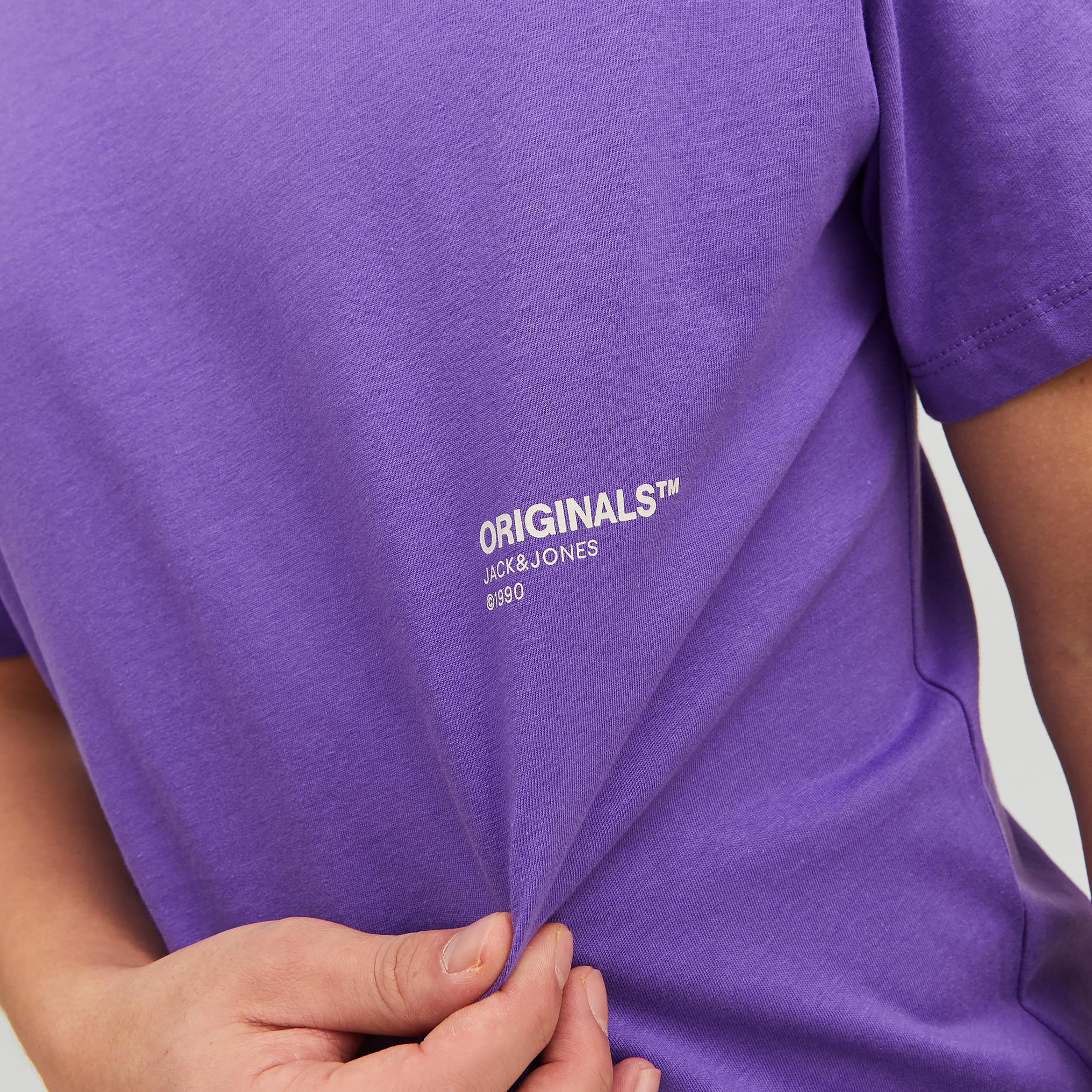 تي شيرت من جاك آند جونز مطبوع بأكمام قصيرة و ياقة مستديرة-men-clothing-tshirtsandpolos-tshirts-image-13