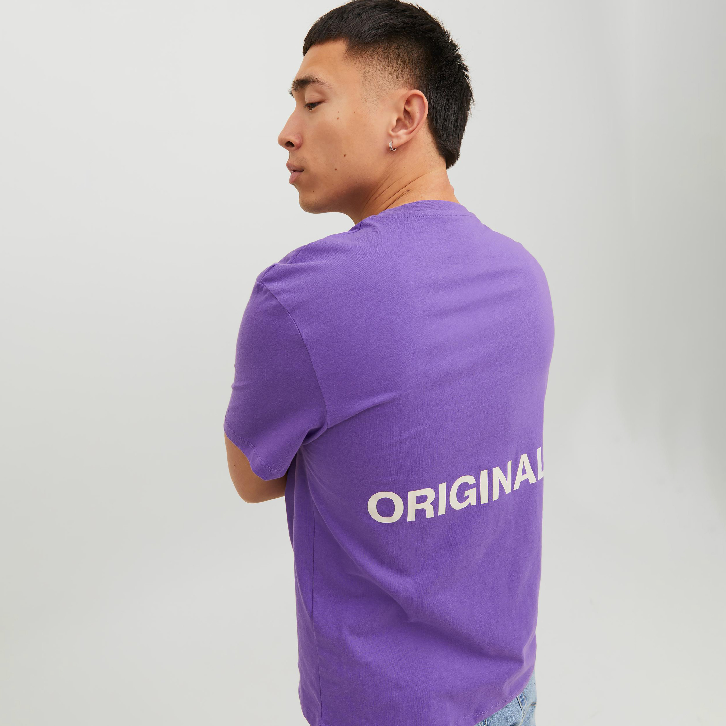 تي شيرت من جاك آند جونز مطبوع بأكمام قصيرة و ياقة مستديرة-men-clothing-tshirtsandpolos-tshirts-image-14