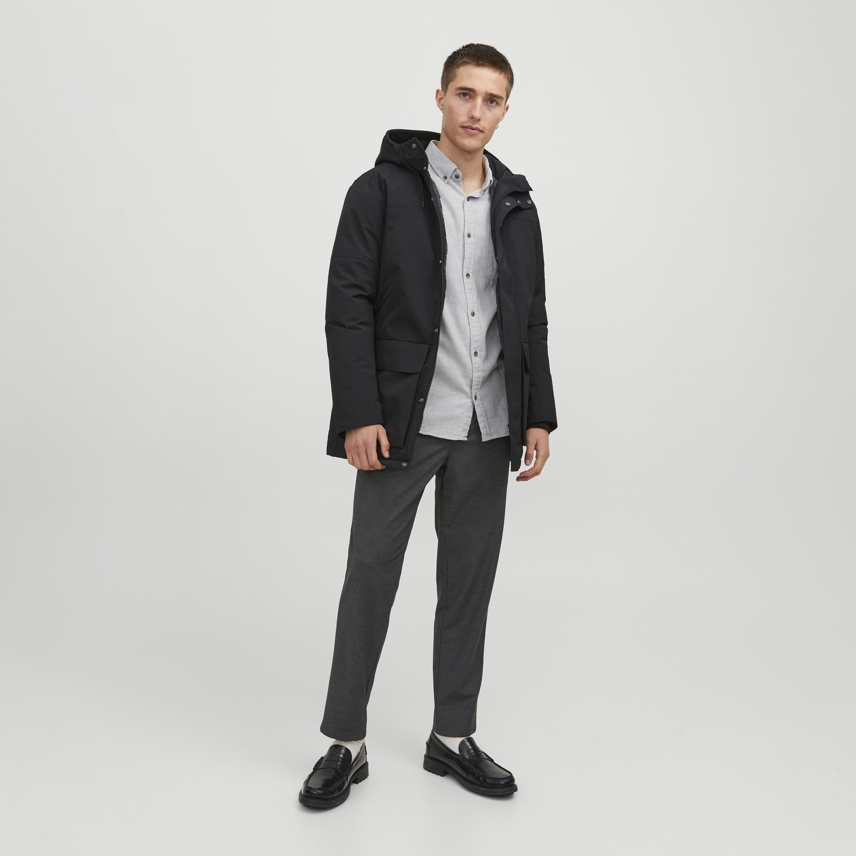 قميص جاك آند جونز ذو سليم فيت وياقة سفلية سادة بأزرار وأكمام طويلة-men-clothing-shirts-image-6