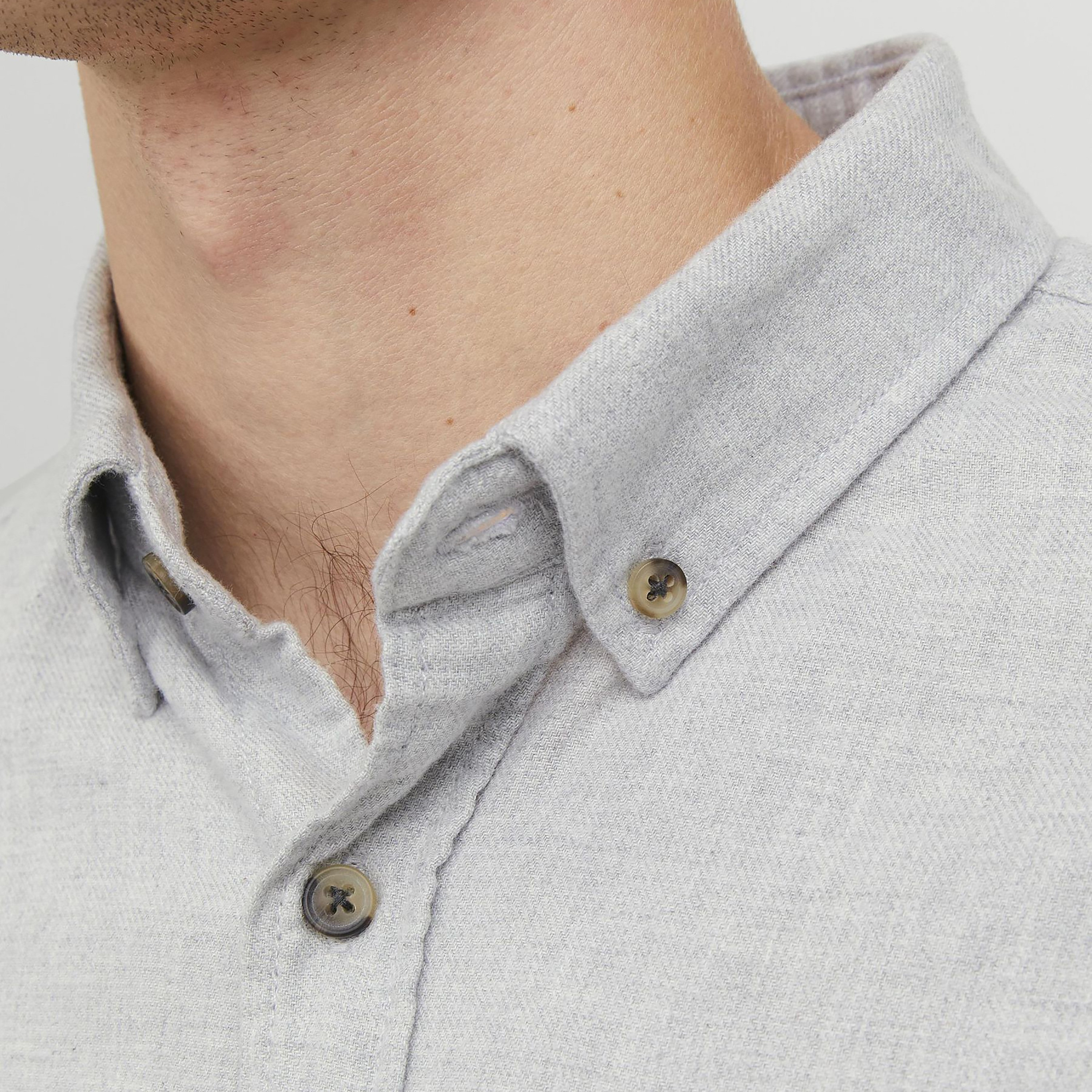 قميص جاك آند جونز ذو سليم فيت وياقة سفلية سادة بأزرار وأكمام طويلة-men-clothing-shirts-image-7