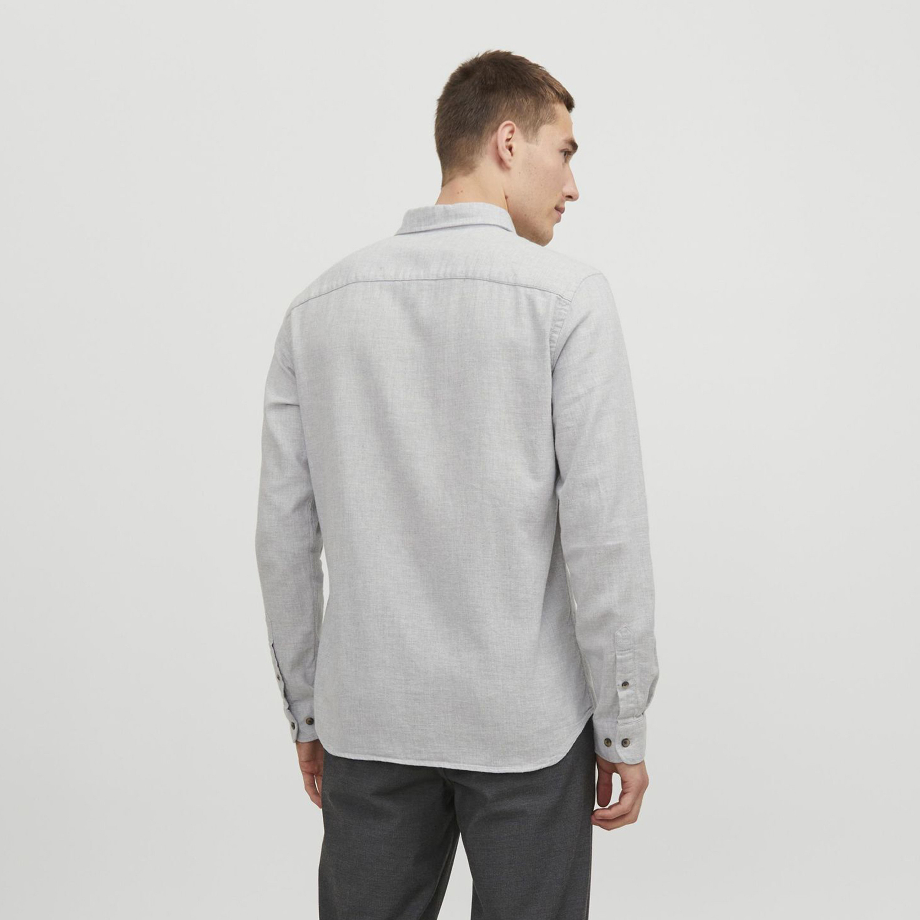 قميص جاك آند جونز ذو سليم فيت وياقة سفلية سادة بأزرار وأكمام طويلة-men-clothing-shirts-image-8