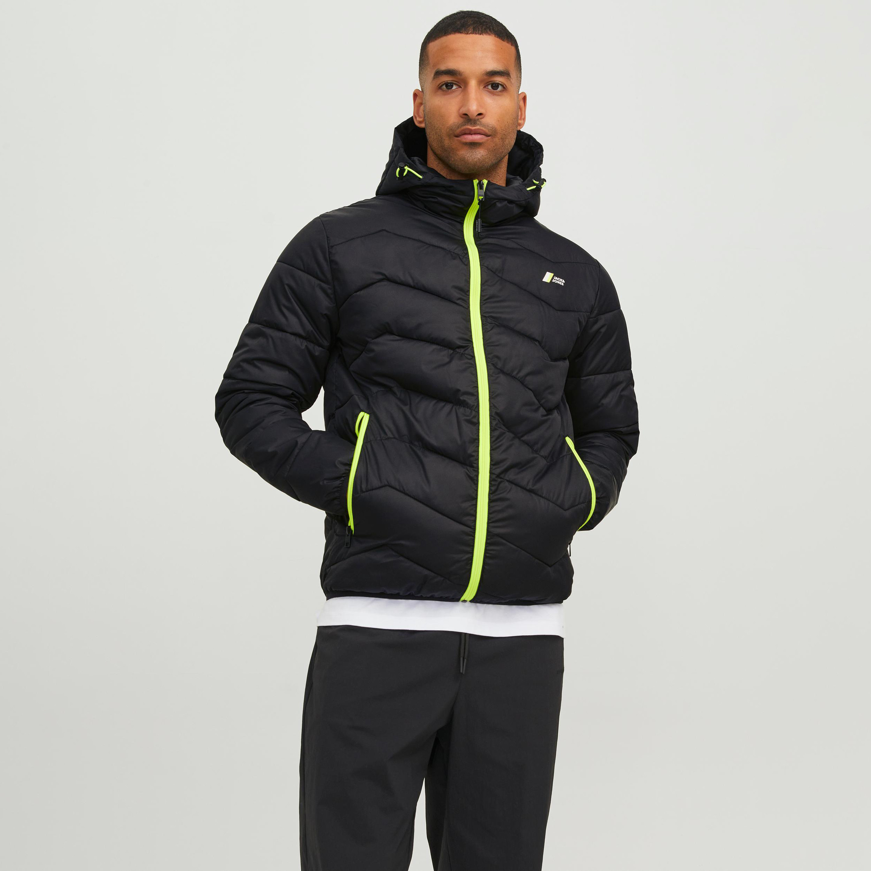 جاكيت جاك آند جونز مع منفوخ ذو مبطن بقلنسوة-men-clothing-jacketsandblazers-jackets-image-1