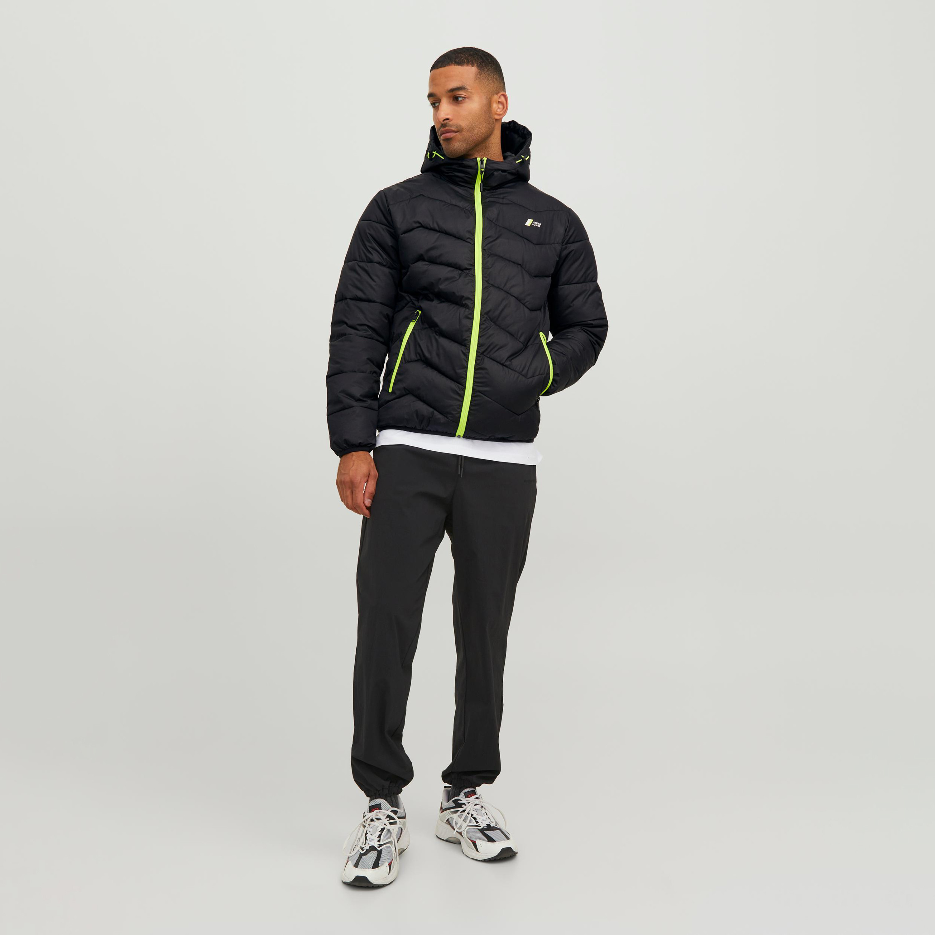 جاكيت جاك آند جونز مع منفوخ ذو مبطن بقلنسوة-men-clothing-jacketsandblazers-jackets-image-2