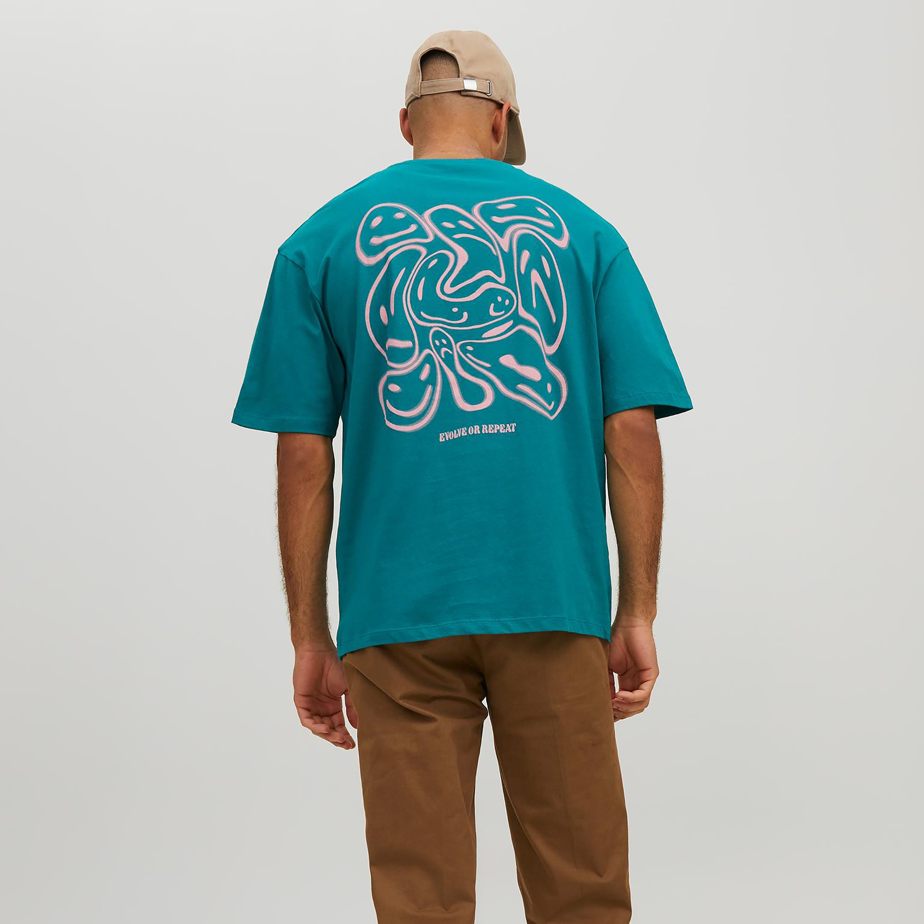 تي شيرت من جاك آند جونز مطبوع بأكمام قصيرة و ياقة مستديرة-men-clothing-tshirtsandpolos-tshirts-image-4