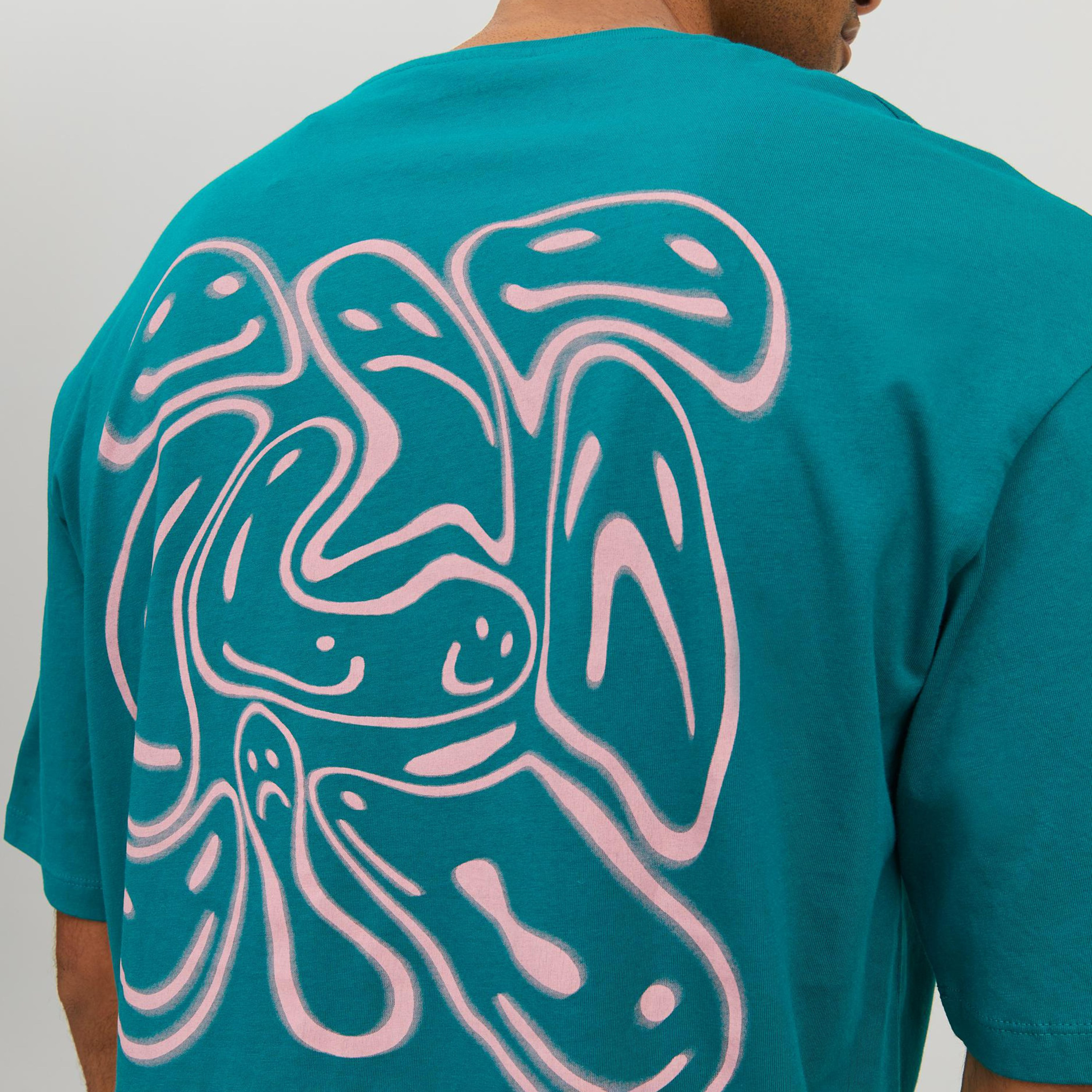 تي شيرت من جاك آند جونز مطبوع بأكمام قصيرة و ياقة مستديرة-men-clothing-tshirtsandpolos-tshirts-image-6