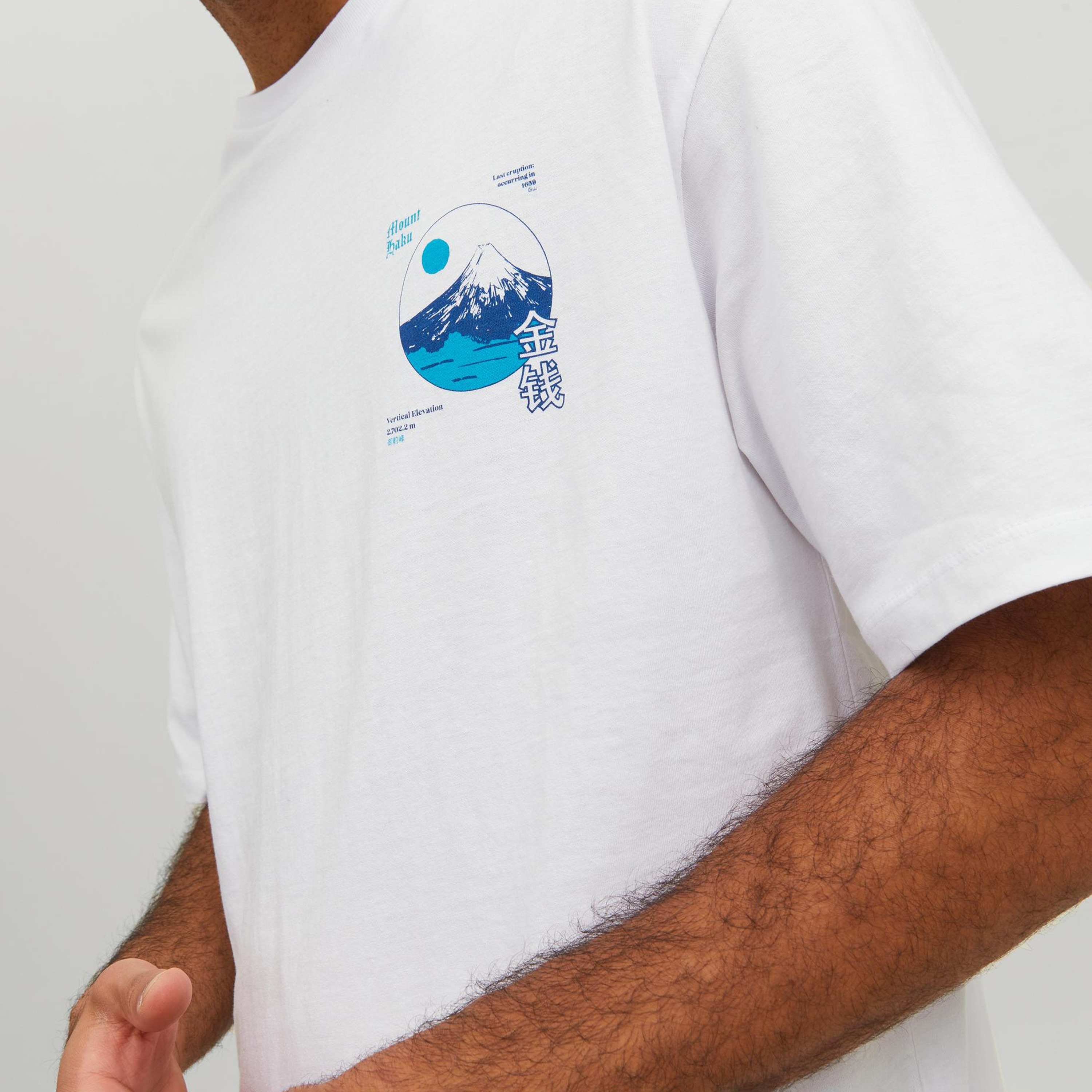تي شيرت من جاك آند جونز مطبوع بأكمام قصيرة و ياقة مستديرة-men-clothing-tshirtsandpolos-tshirts-image-9