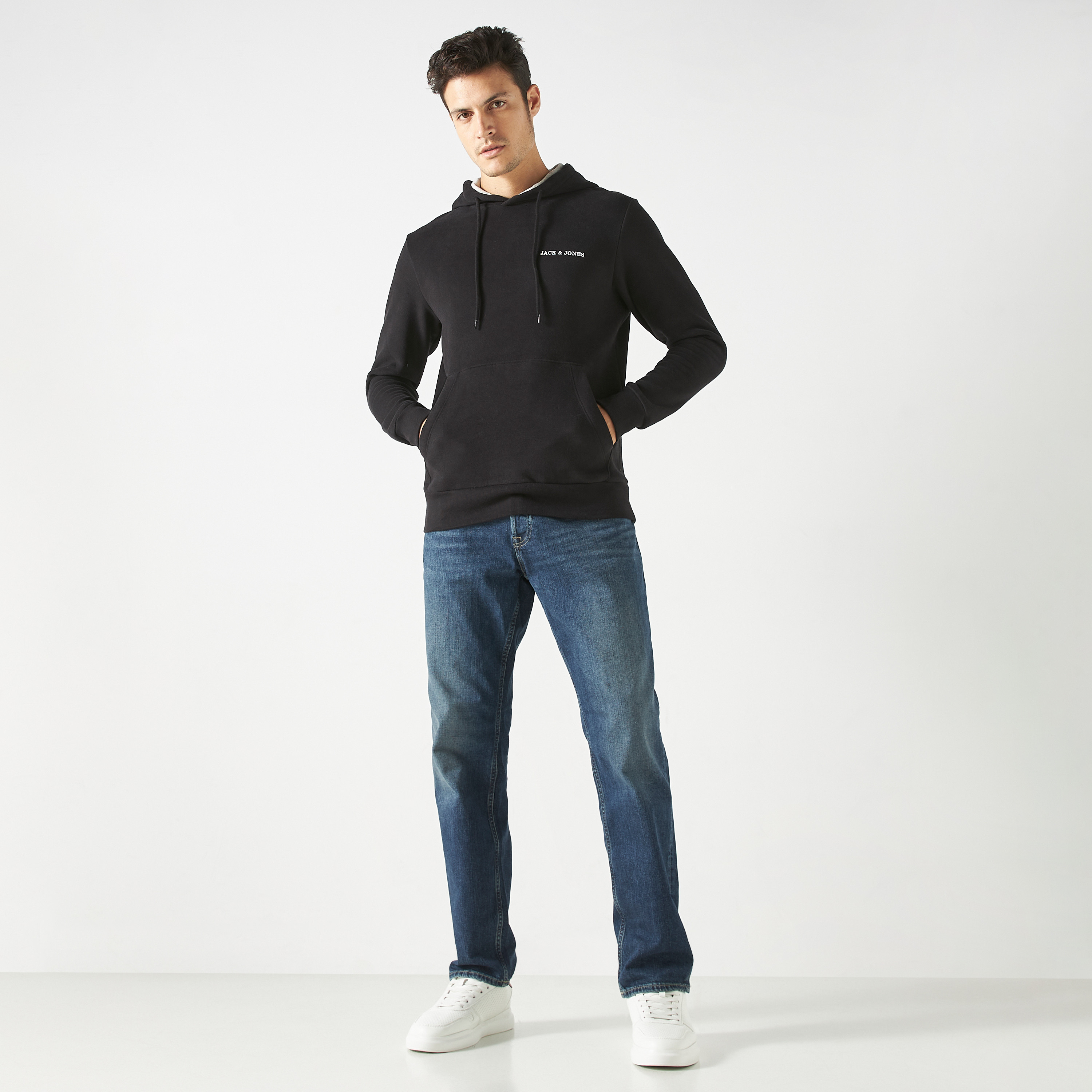 هودي من جاك آند جونز سادة بأكمام طويلة وجيب كانغارو-men-winterwear-hoodiesandsweatshirts-image-2