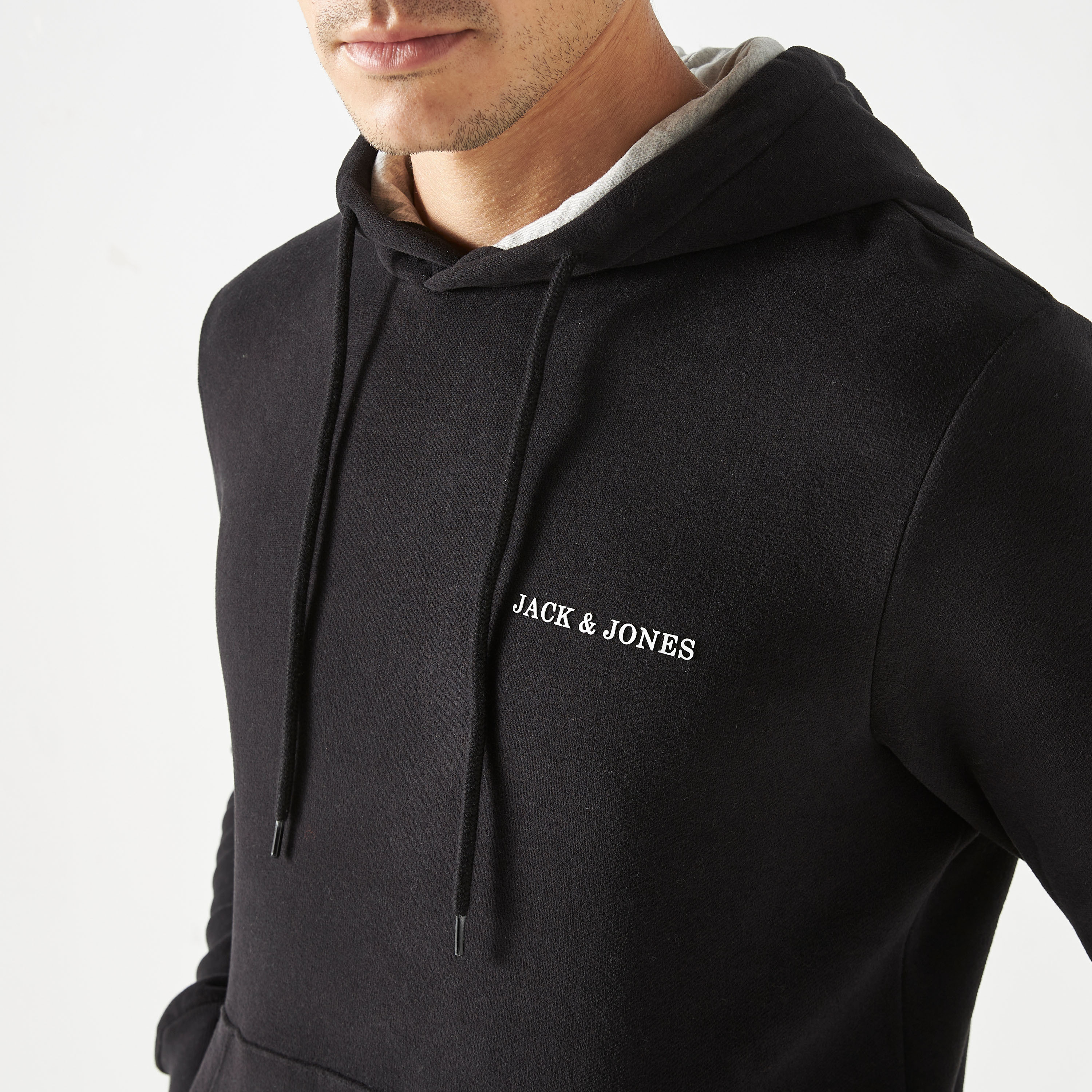 هودي من جاك آند جونز سادة بأكمام طويلة وجيب كانغارو-men-winterwear-hoodiesandsweatshirts-image-4
