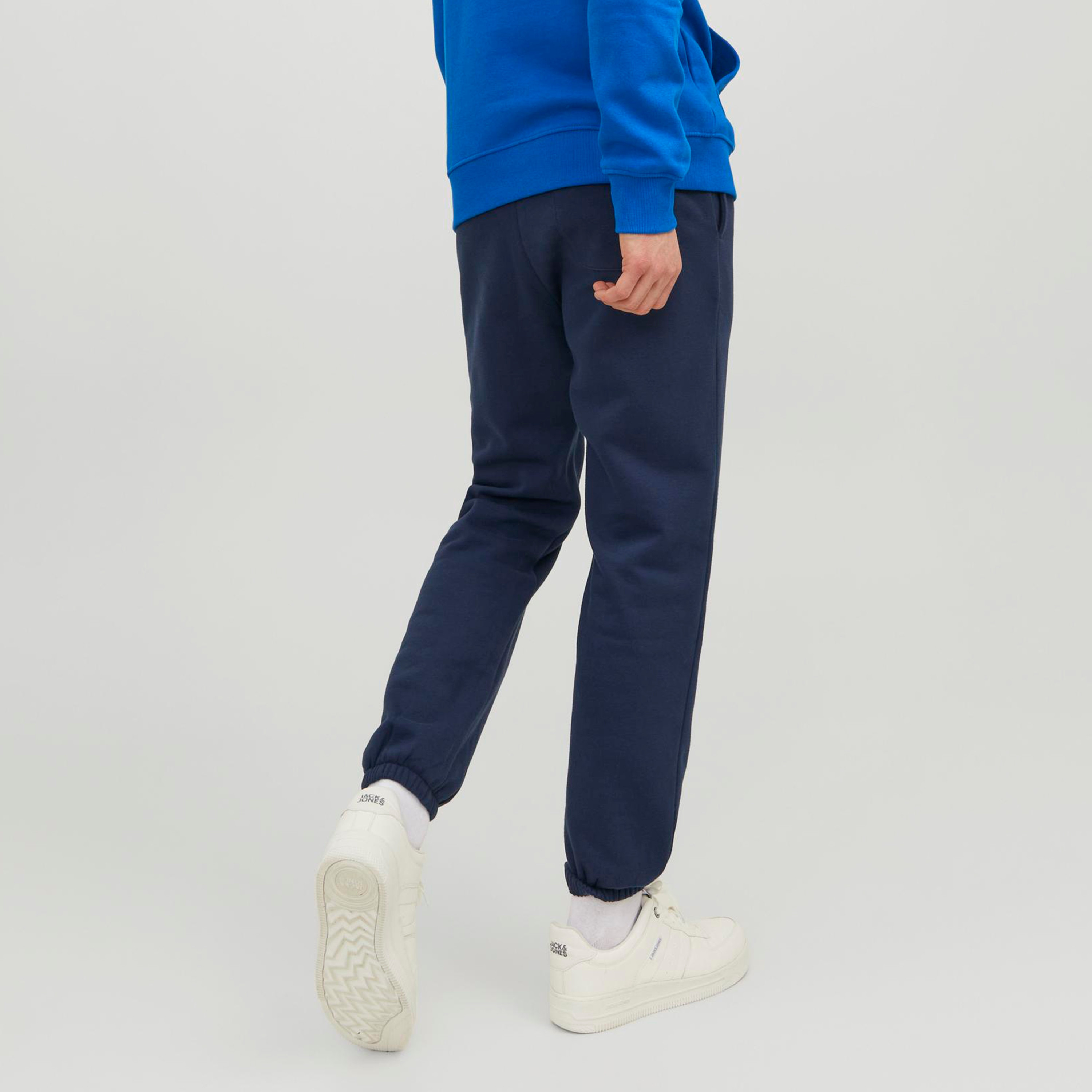 جوغر من جاك آند جونز برباط ذو متوسط الارتفاع مع شعار-men-clothing-bottoms-joggers-image-8