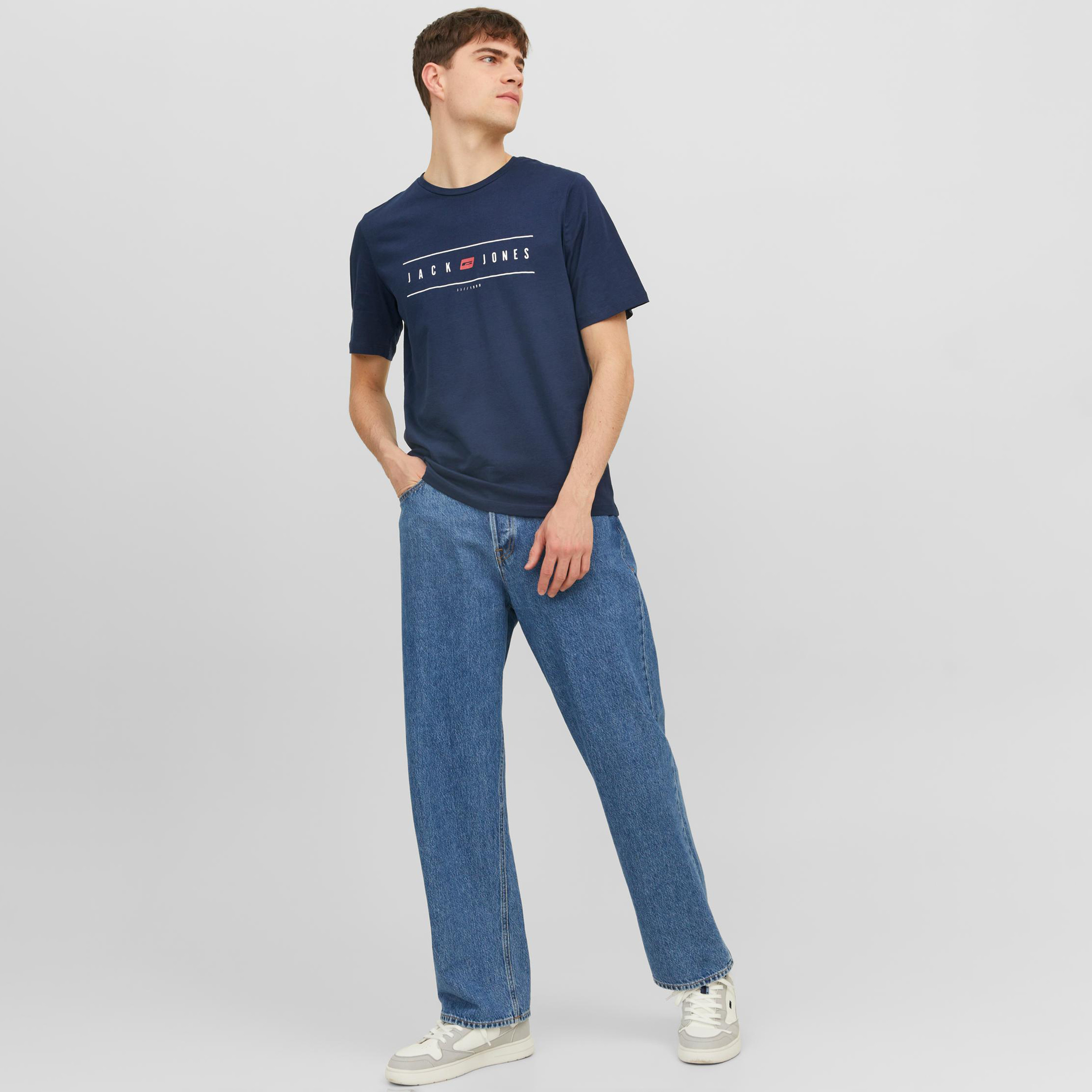 تي شيرت من جاك آند جونز بأكمام قصيرة و ياقة دائرية -men-clothing-tshirtsandpolos-tshirts-image-6