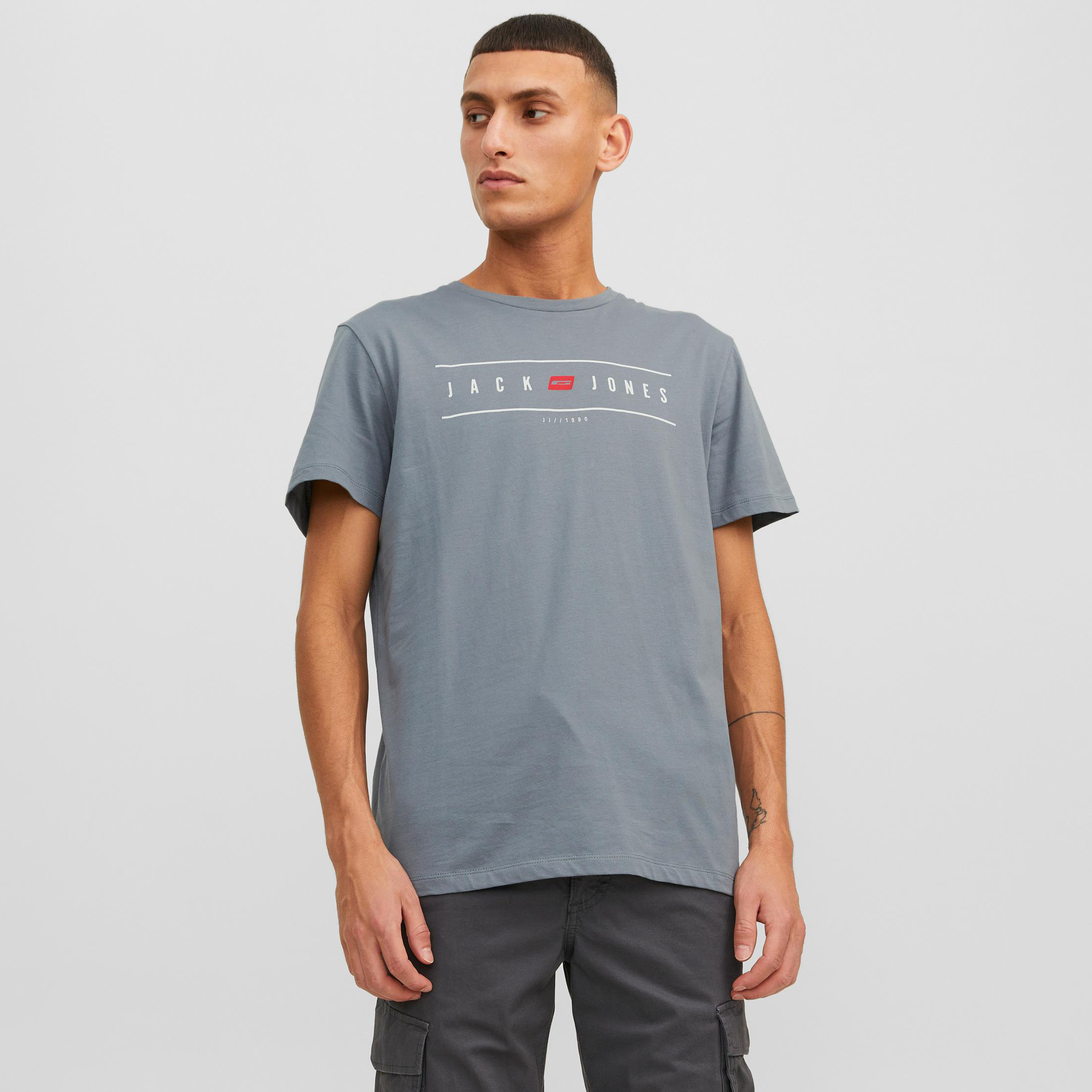 تي شيرت من جاك آند جونز بأكمام قصيرة و ياقة دائرية -men-clothing-tshirtsandpolos-tshirts-image-9