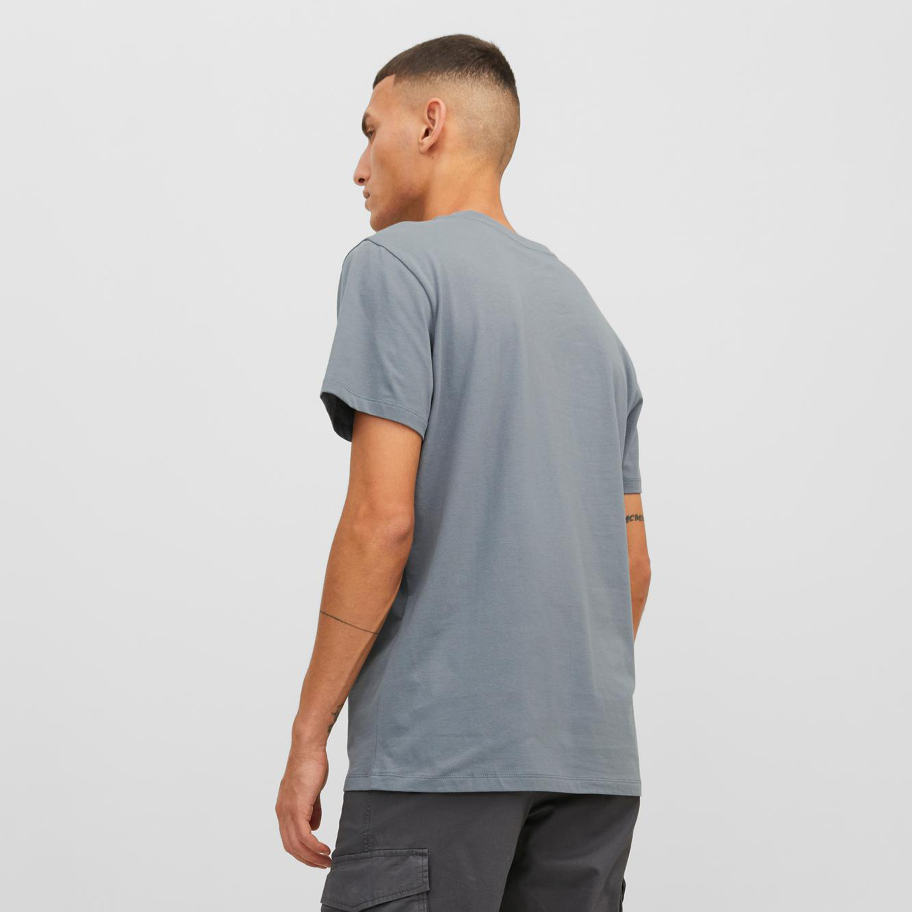 تي شيرت من جاك آند جونز بأكمام قصيرة و ياقة دائرية -men-clothing-tshirtsandpolos-tshirts-image-12