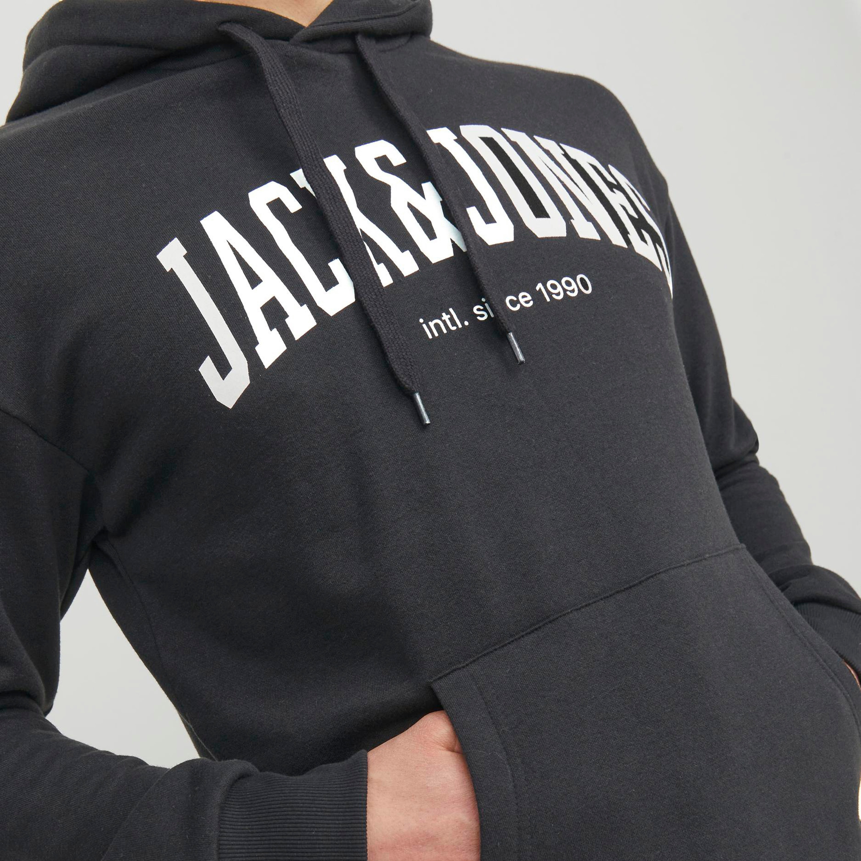هودي جاك آند جونز بجيب كانغارو بطبعة شعار-men-winterwear-hoodiesandsweatshirts-image-3