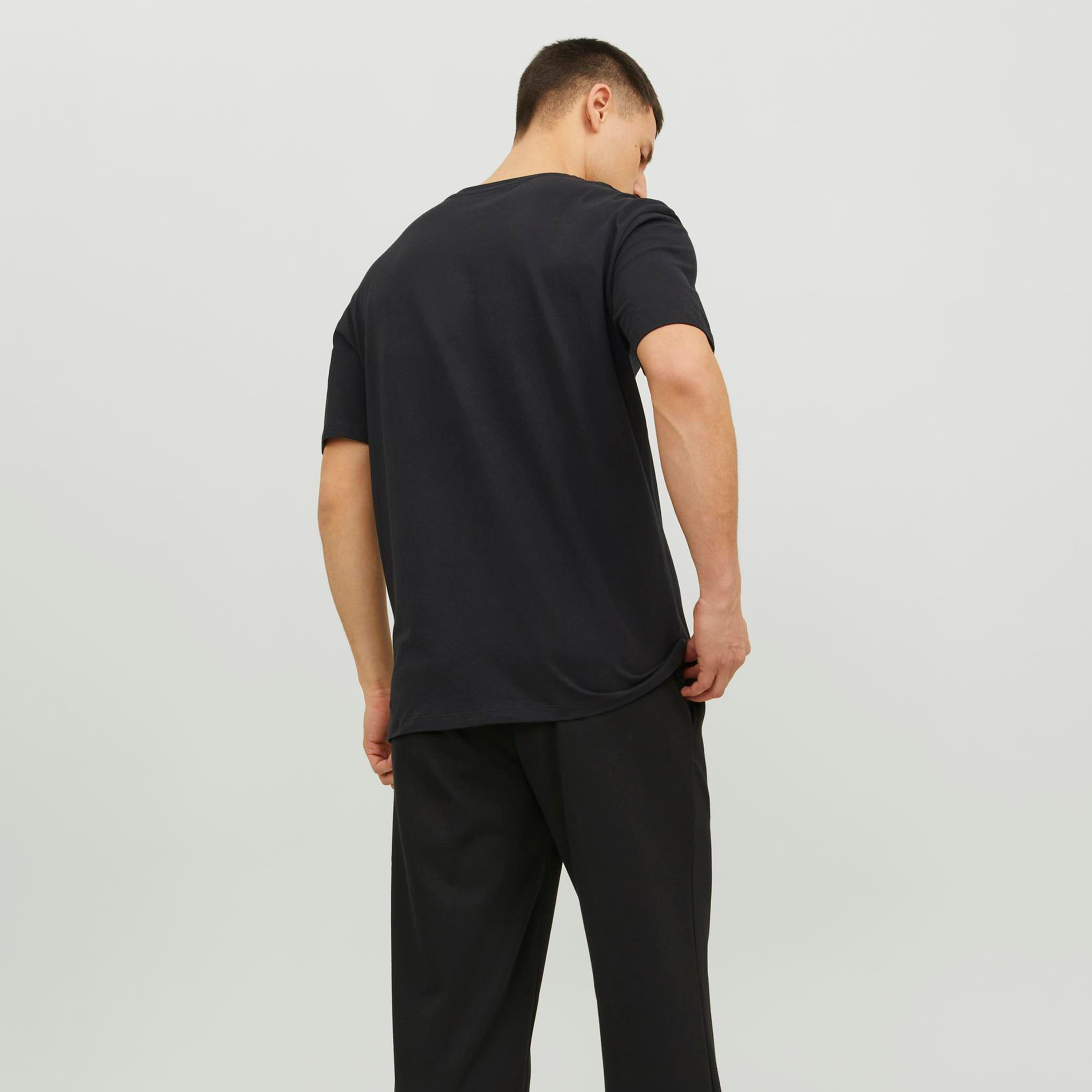 تي شيرت من جاك آند جونز بطبعة شعار بأكمام قصيرة و ياقة مستديرة-men-clothing-tshirtsandpolos-tshirts-image-4