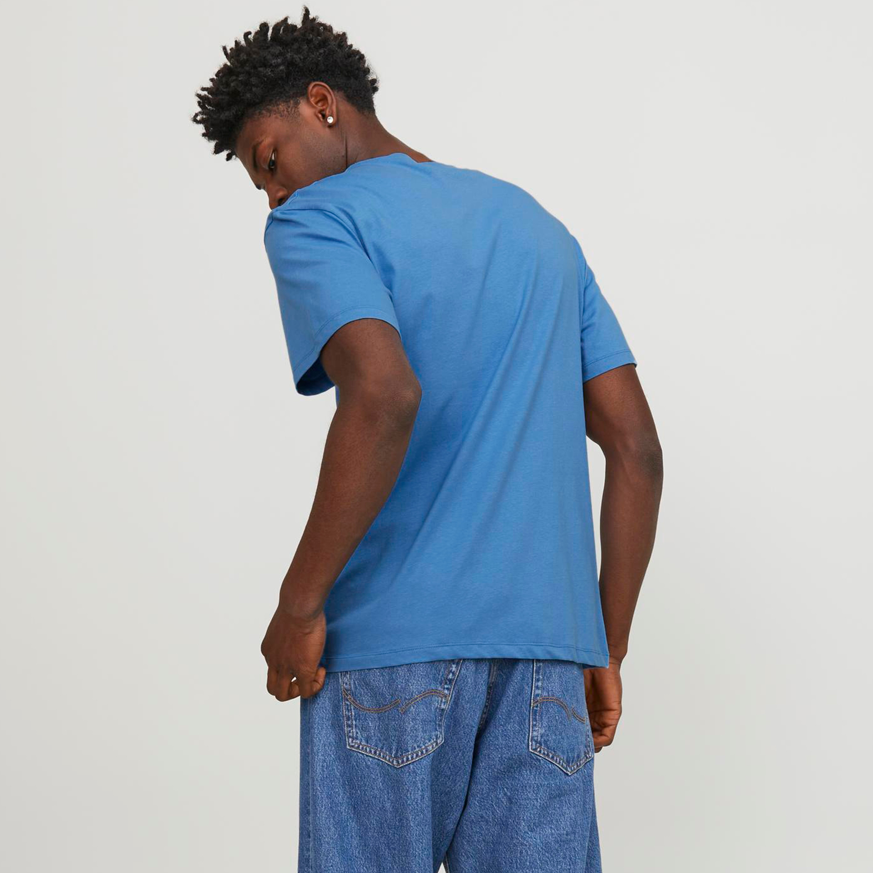 تيشيرت بأكمام قصيرة وياقة دائرية وشعار من جاك آند جونز-men-clothing-tshirtsandpolos-tshirts-image-8