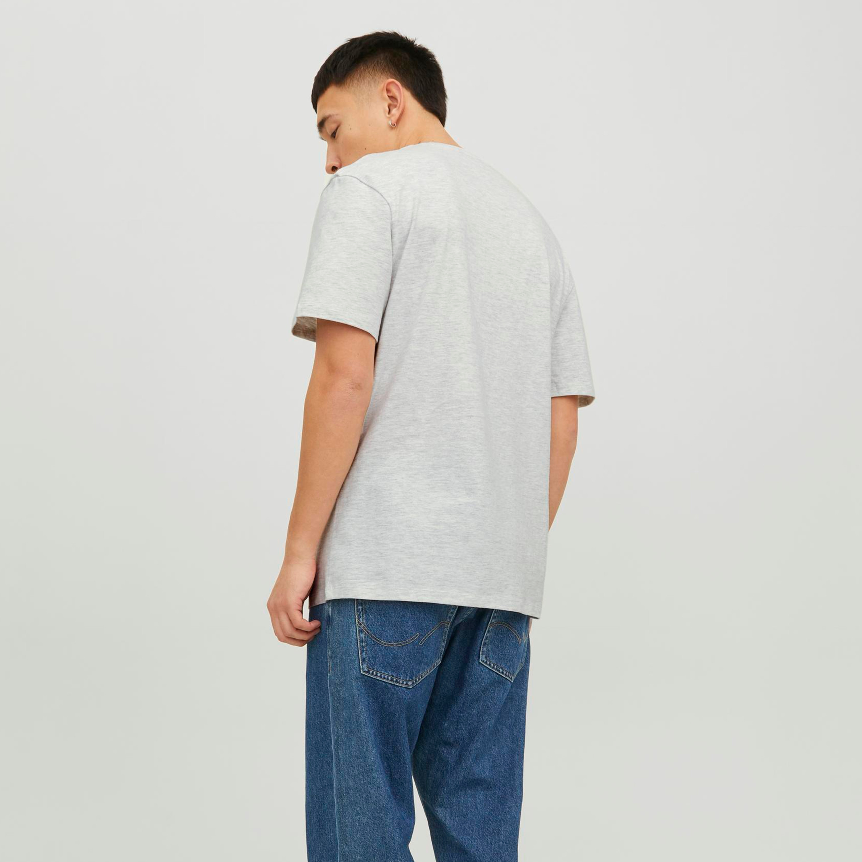 تي شيرت من جاك آند جونز بطبعة شعار بأكمام قصيرة و ياقة مستديرة-men-clothing-tshirtsandpolos-tshirts-image-8