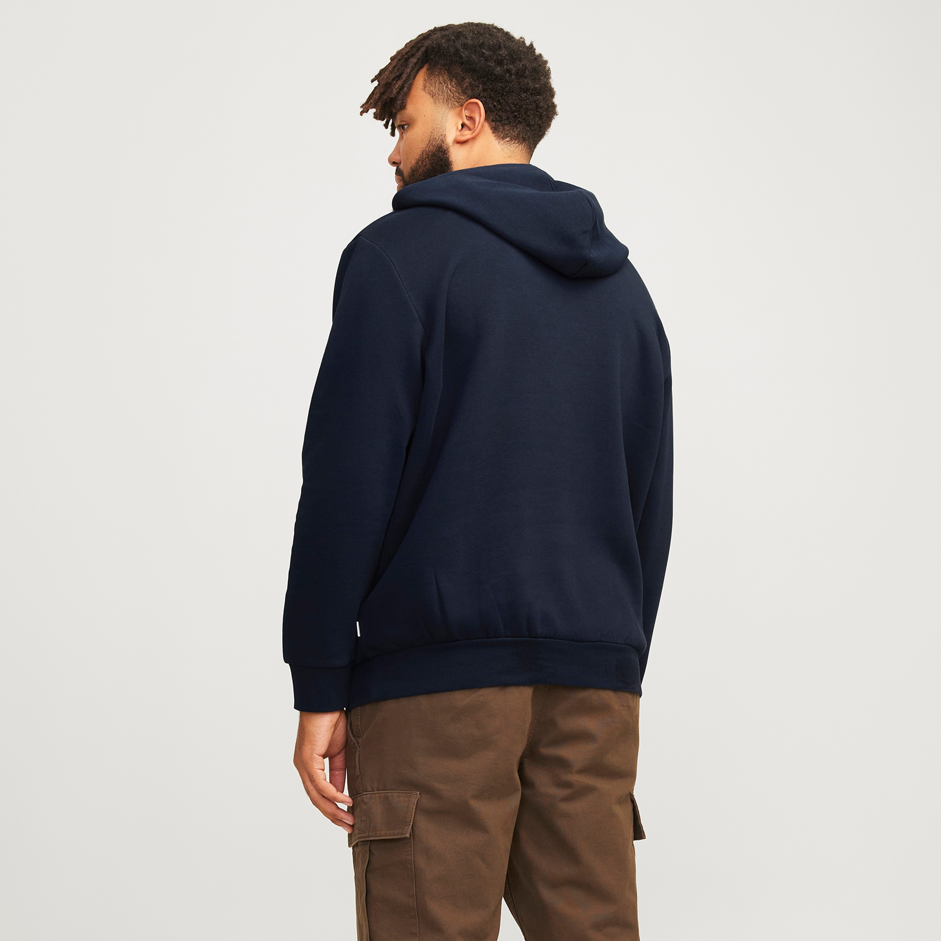 هوديي رجالي بأكمام طويلة وشعار جاك آند جونز-men-winterwear-hoodiesandsweatshirts-image-4