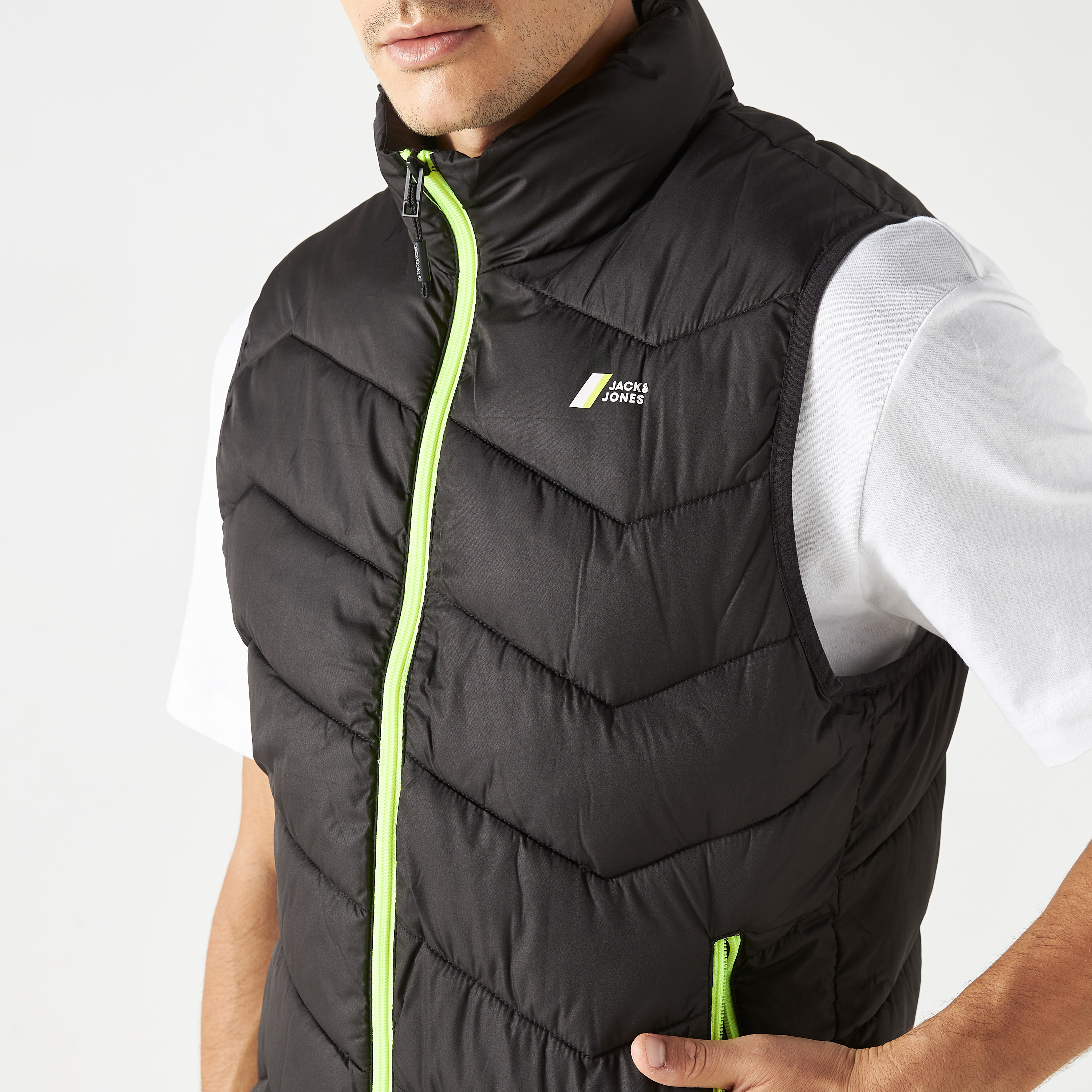 Jack & Jones Quilted Puffer Gilet-men-clothing-jacketsandblazers-jackets-image-4