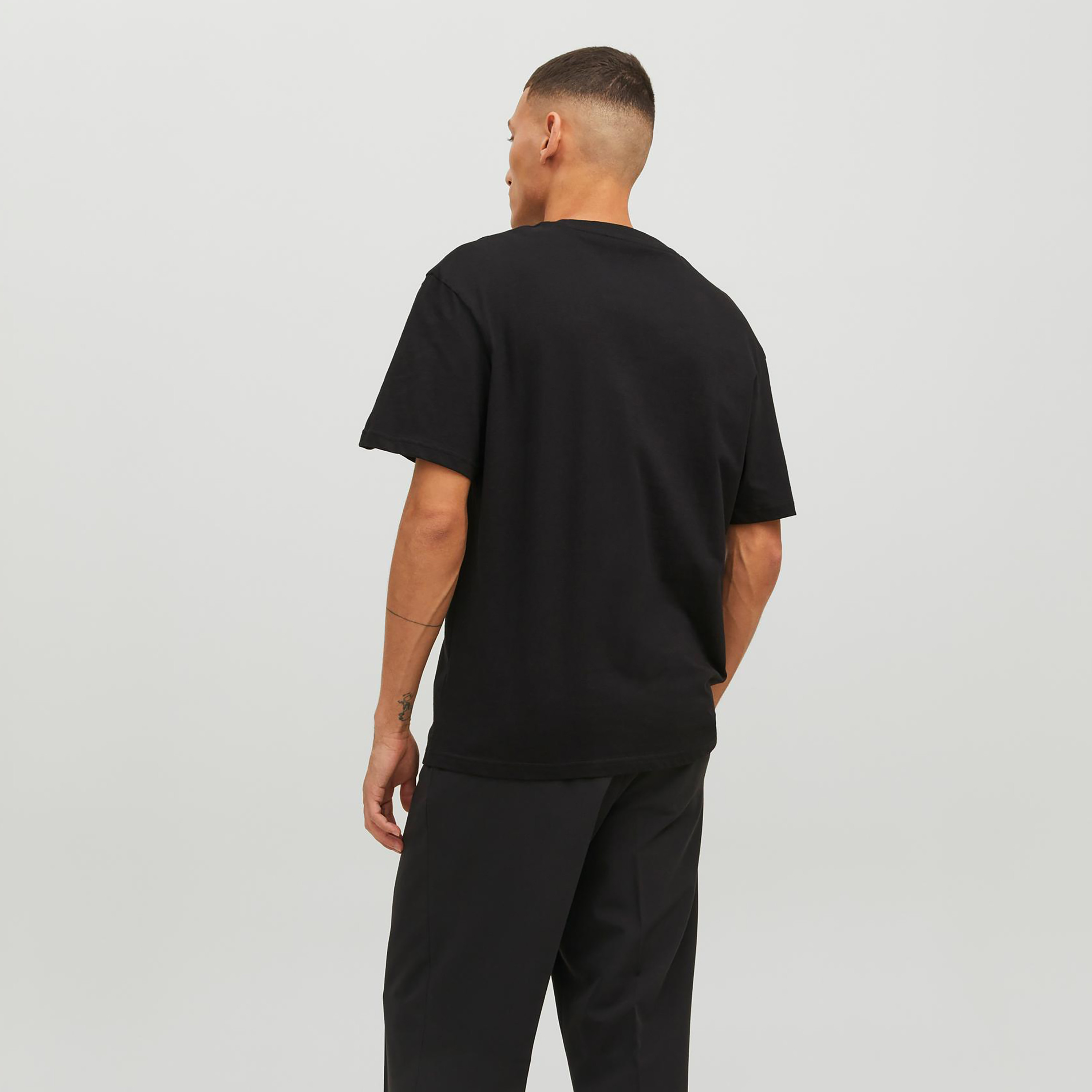 تي شيرت من جاك آند جونز مع مطبوع بأكمام قصيرة و ياقة مستديرة -men-clothing-tshirtsandpolos-tshirts-image-4
