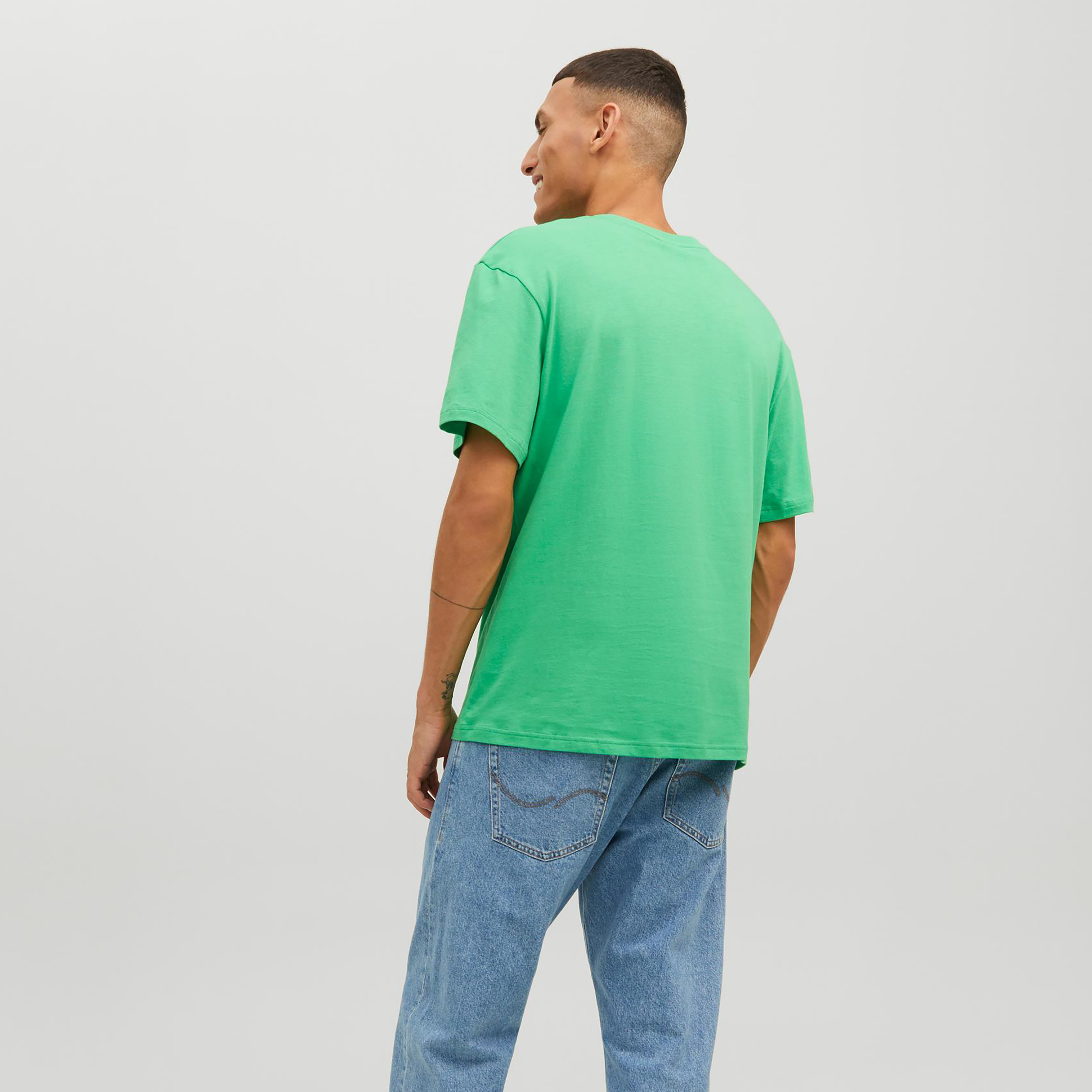 تي شيرت من جاك آند جونز مع مطبوع بأكمام قصيرة و ياقة مستديرة -men-clothing-tshirtsandpolos-tshirts-image-8