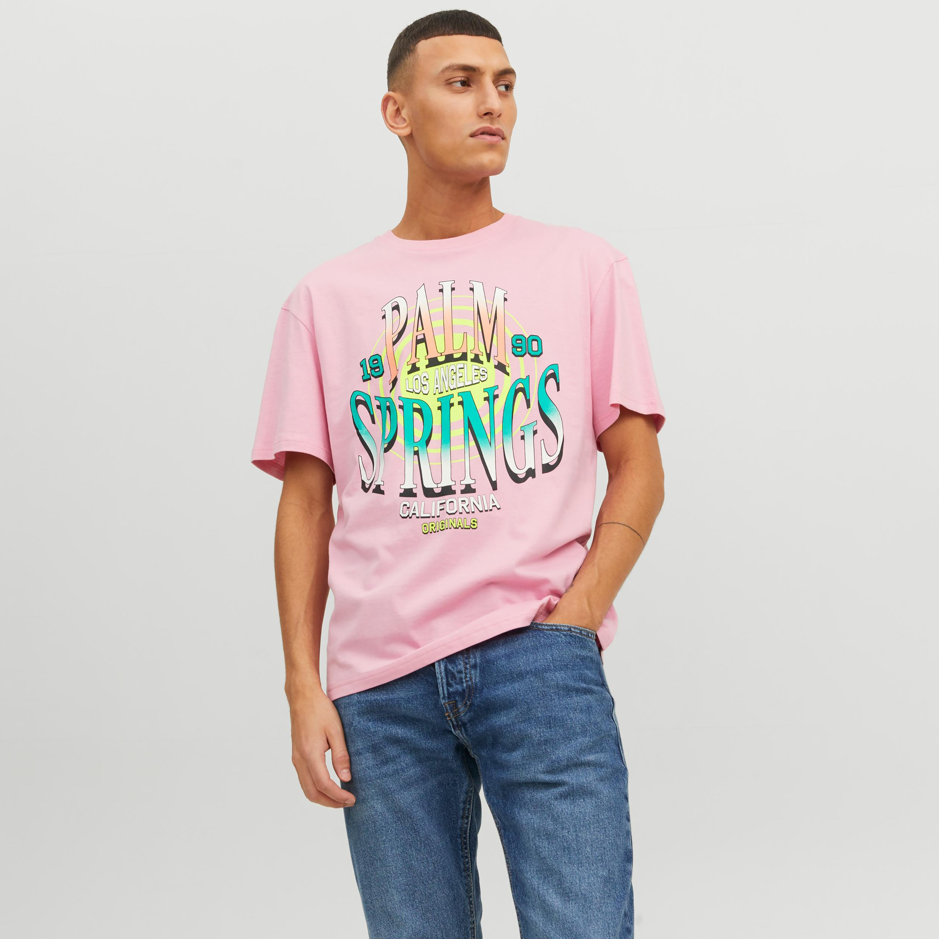 تي شيرت من جاك آند جونز مع مطبوع بأكمام قصيرة و ياقة مستديرة -men-clothing-tshirtsandpolos-tshirts-image-9