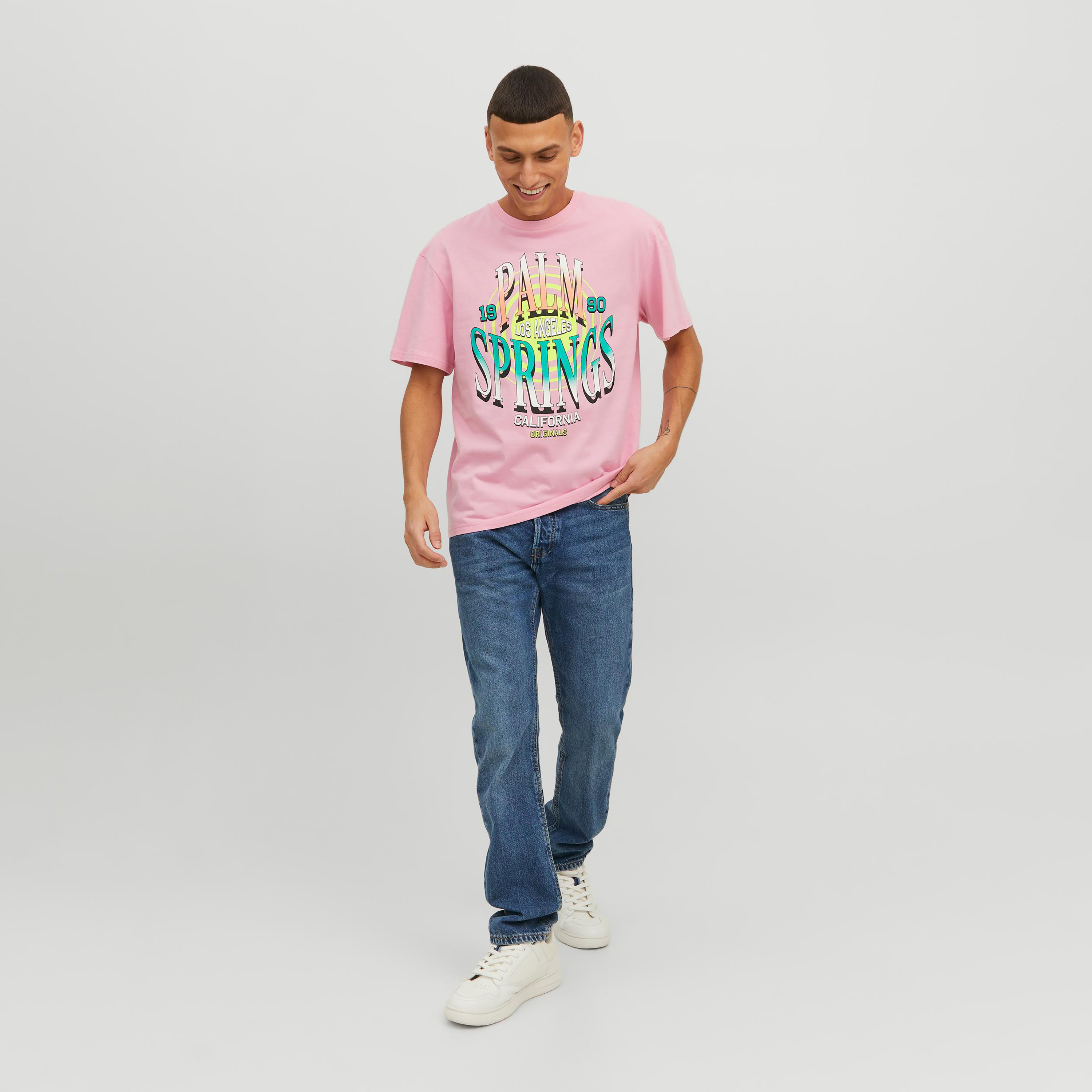 تي شيرت من جاك آند جونز مع مطبوع بأكمام قصيرة و ياقة مستديرة -men-clothing-tshirtsandpolos-tshirts-image-10