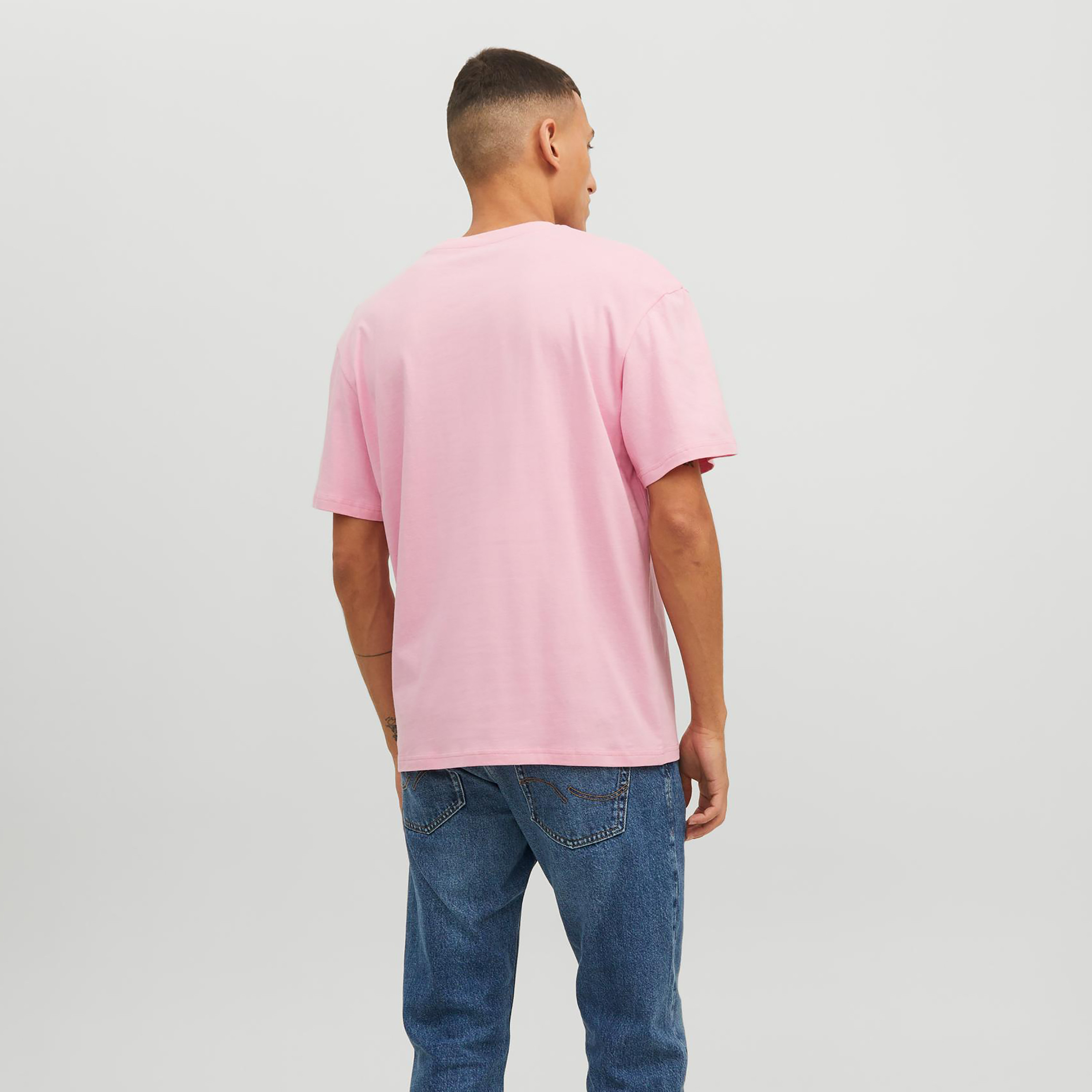 تي شيرت من جاك آند جونز مع مطبوع بأكمام قصيرة و ياقة مستديرة -men-clothing-tshirtsandpolos-tshirts-image-12