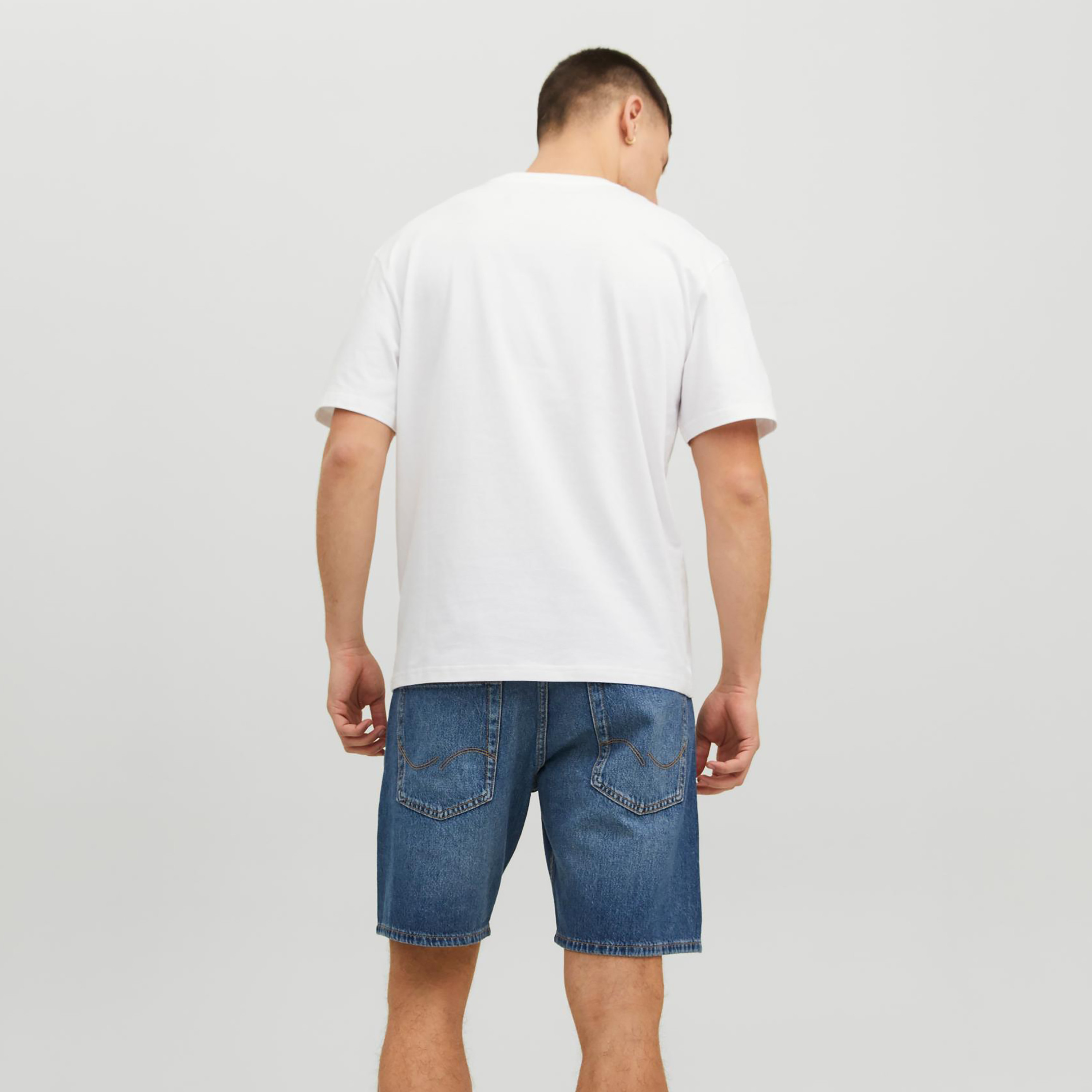 تي شيرت من جاك آند جونز مع مطبوع بأكمام قصيرة و ياقة مستديرة -men-clothing-tshirtsandpolos-tshirts-image-16