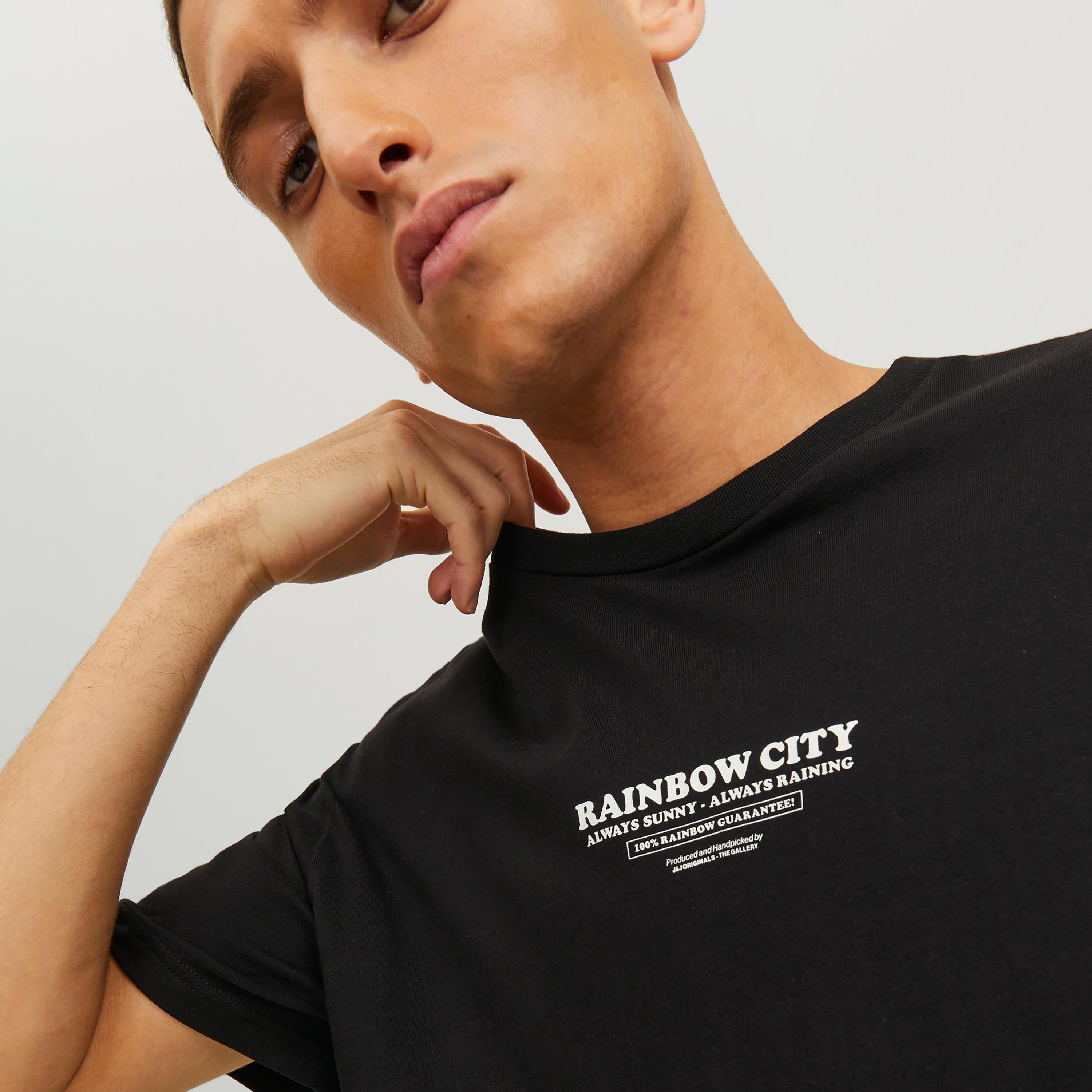 تي شيرت من جاك آند جونز مع مطبوع بأكمام قصيرة و ياقة مستديرة -men-clothing-tshirtsandpolos-tshirts-image-3