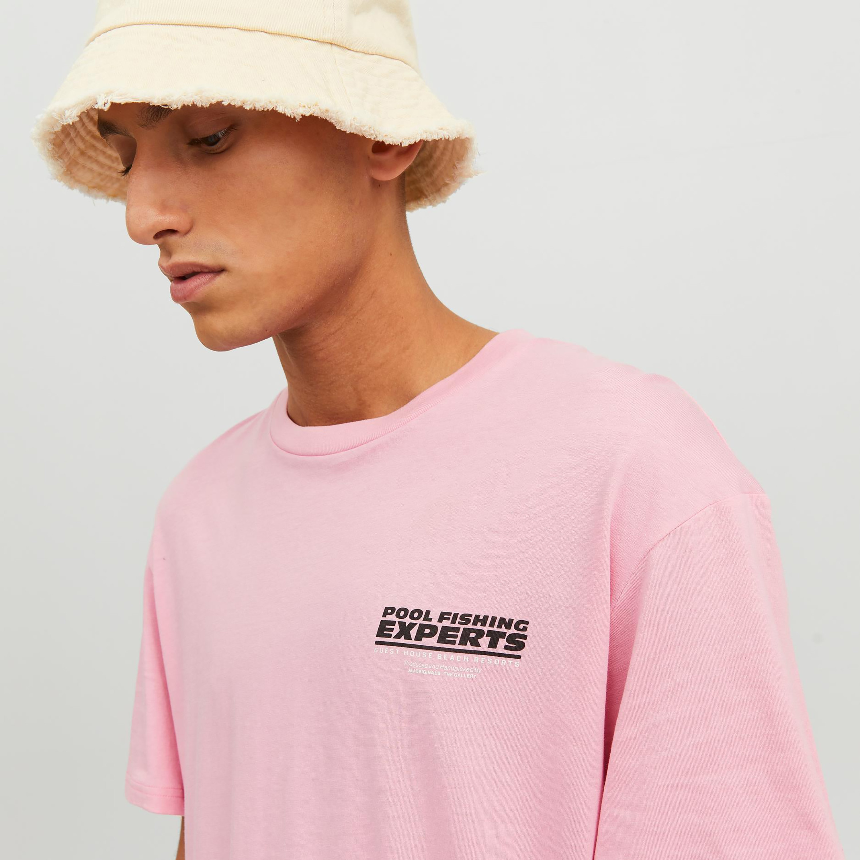 تي شيرت من جاك آند جونز مع مطبوع بأكمام قصيرة و ياقة مستديرة -men-clothing-tshirtsandpolos-tshirts-image-11