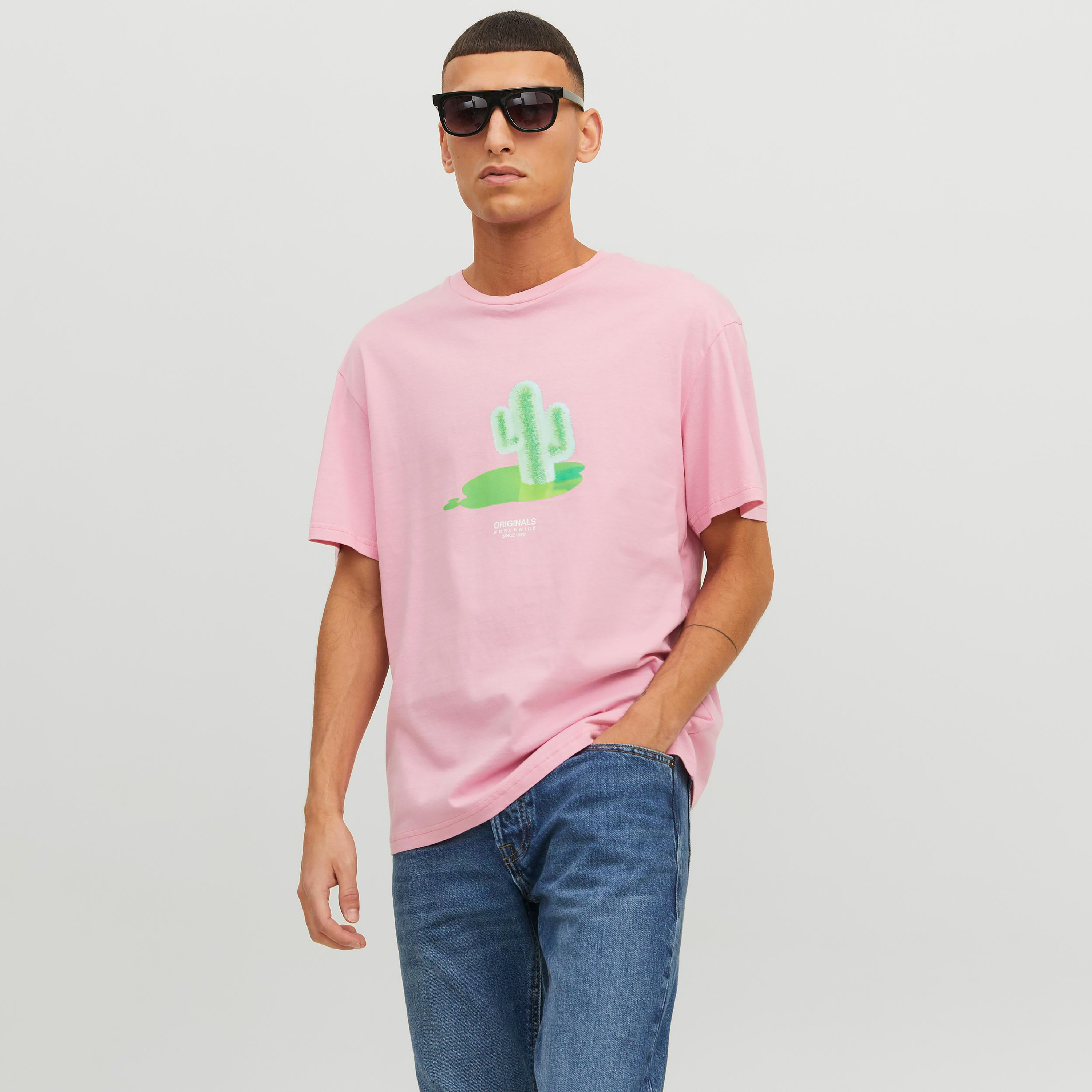 تيشيرت بياقة ضيّقة وأكمام قصيرة وطبعات من جاك & جونز-men-clothing-tshirtsandpolos-tshirts-image-9