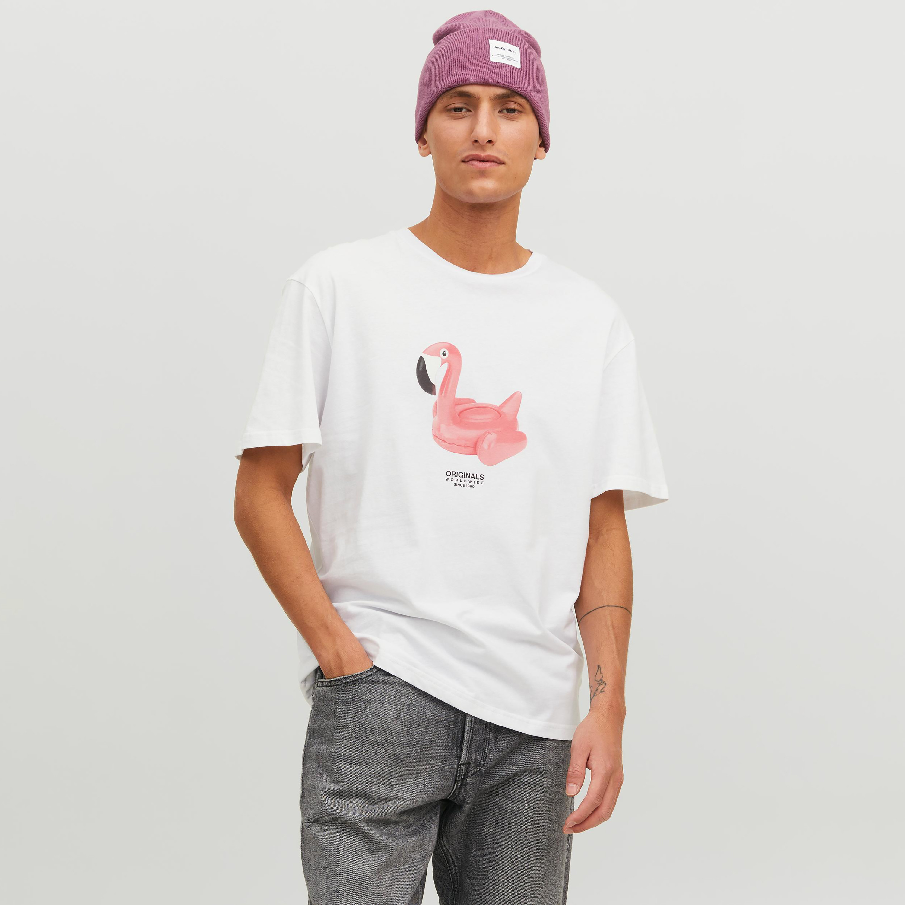 تيشيرت بياقة ضيّقة وأكمام قصيرة وطبعات من جاك & جونز-men-clothing-tshirtsandpolos-tshirts-image-1