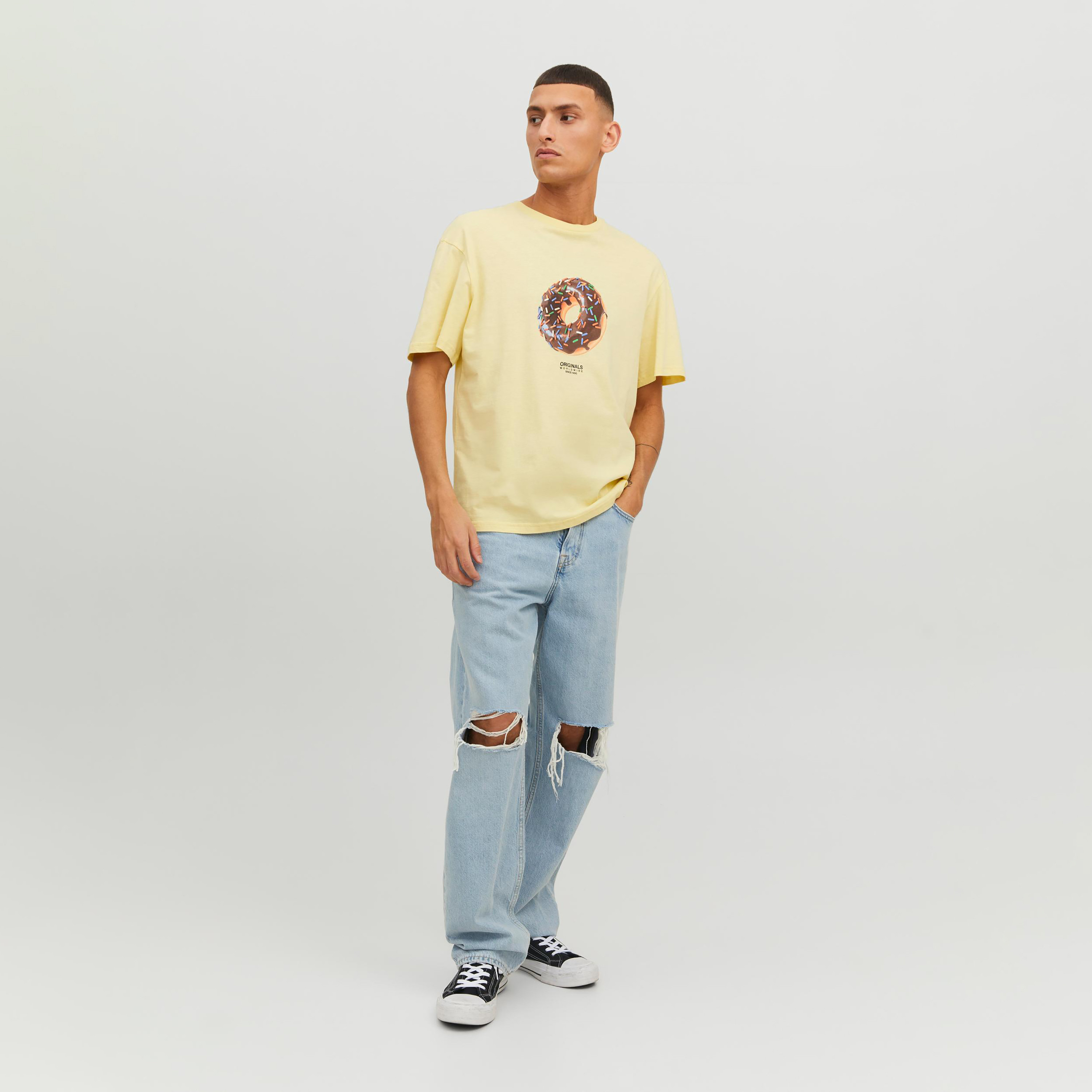 تيشيرت بياقة ضيّقة وأكمام قصيرة وطبعات من جاك & جونز-men-clothing-tshirtsandpolos-tshirts-image-6