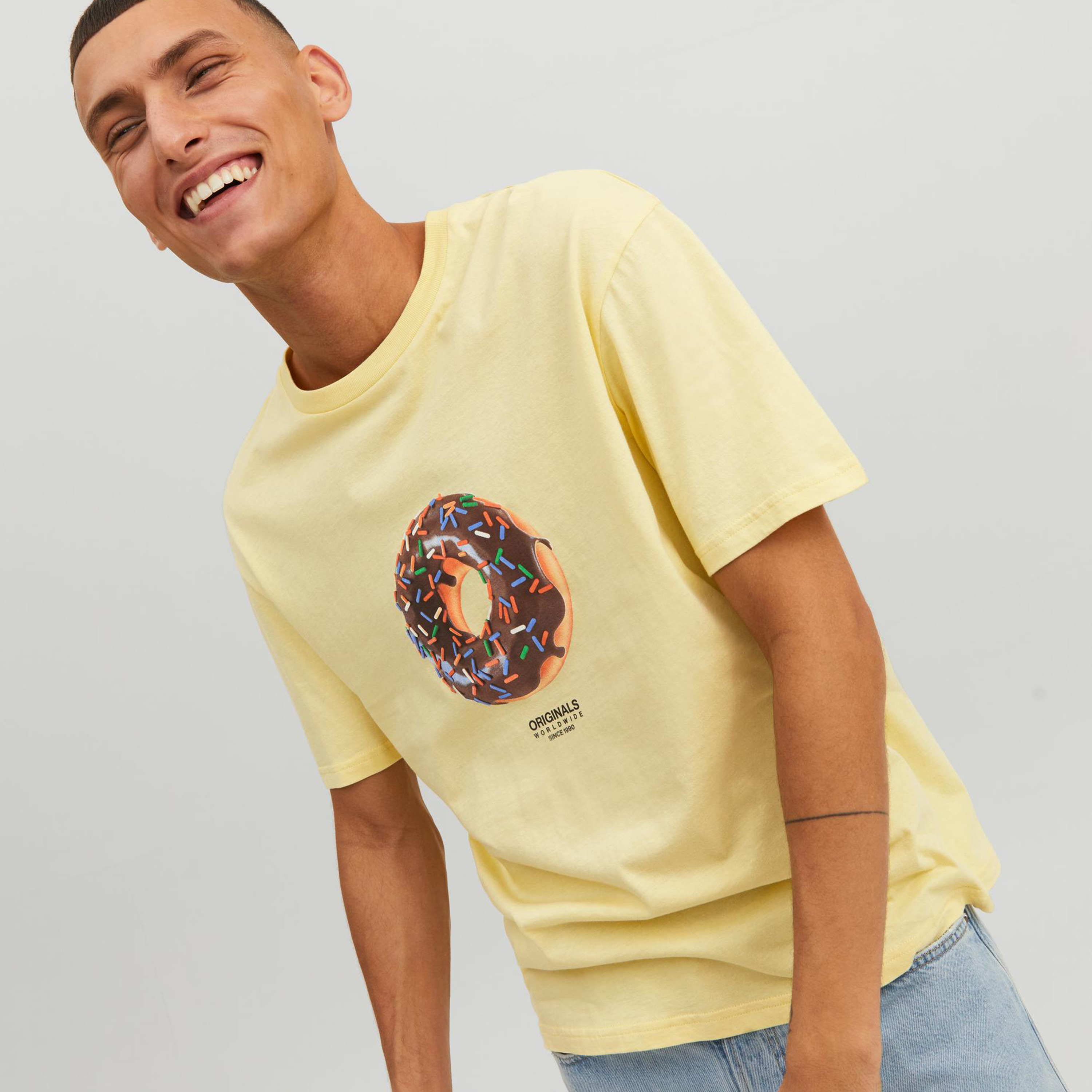 تيشيرت بياقة ضيّقة وأكمام قصيرة وطبعات من جاك & جونز-men-clothing-tshirtsandpolos-tshirts-image-7