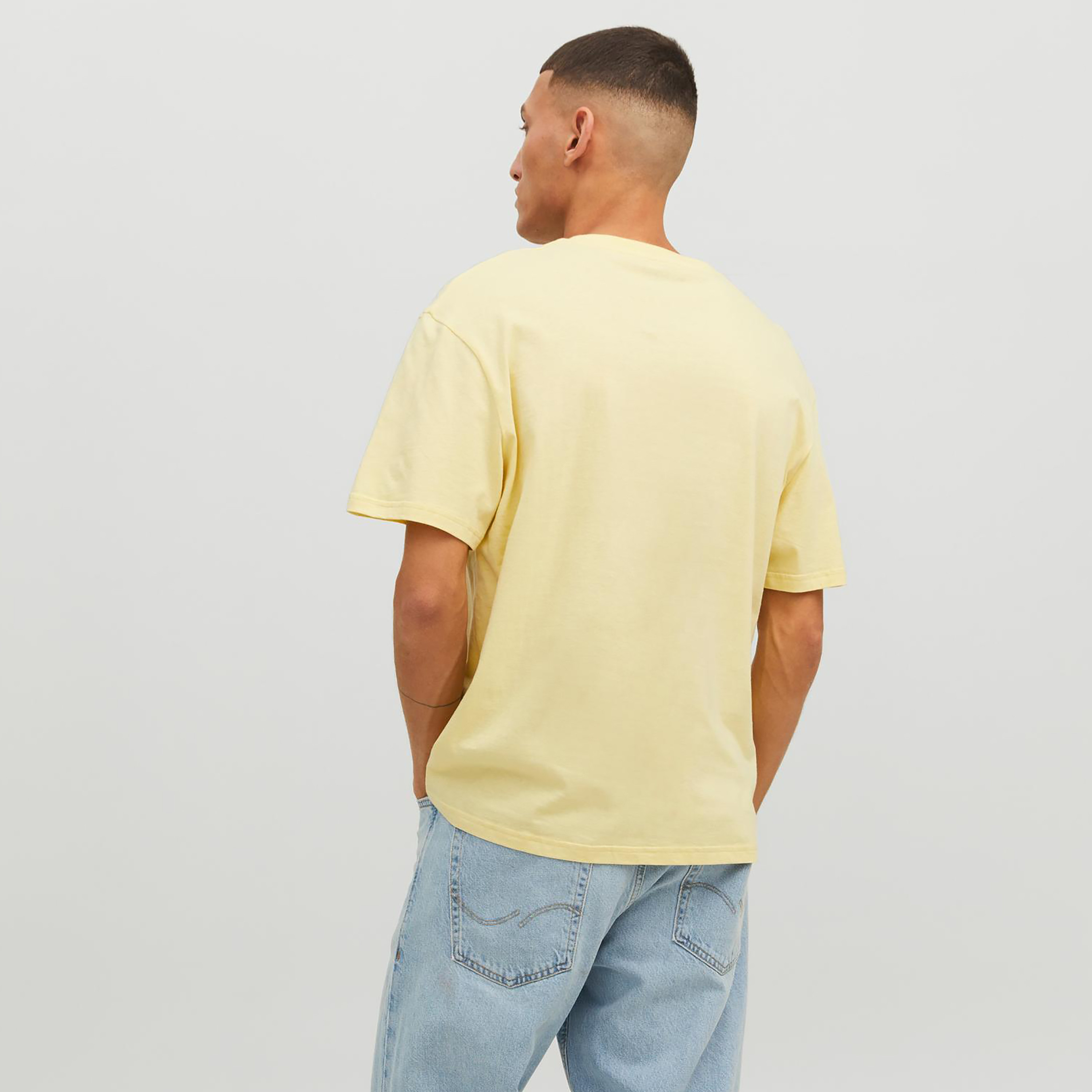 تيشيرت بياقة ضيّقة وأكمام قصيرة وطبعات من جاك & جونز-men-clothing-tshirtsandpolos-tshirts-image-8