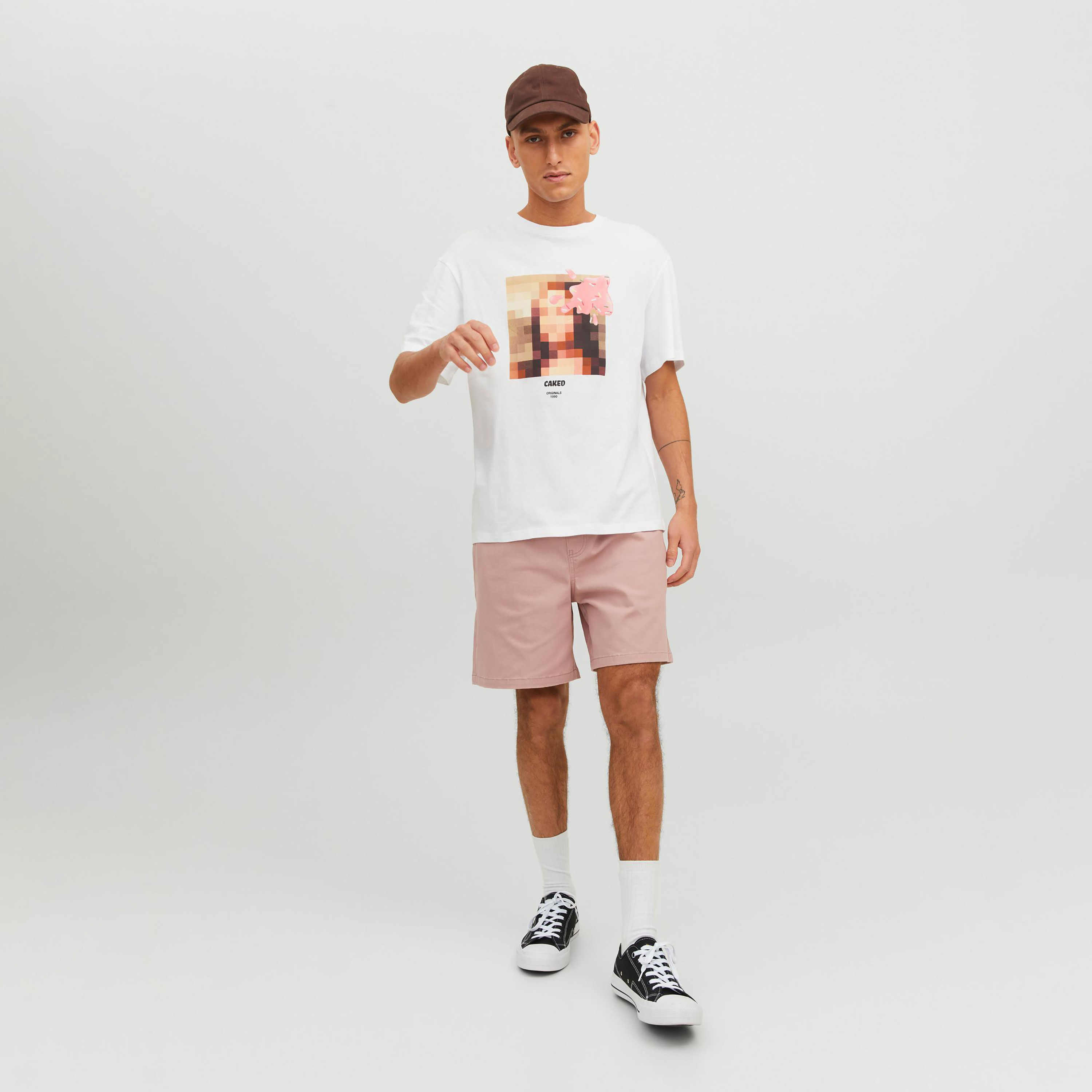 تي شيرت من جاك آند جونز مع جرافيك بأكمام قصيرة و ياقة مستديرة -men-clothing-tshirtsandpolos-tshirts-image-2