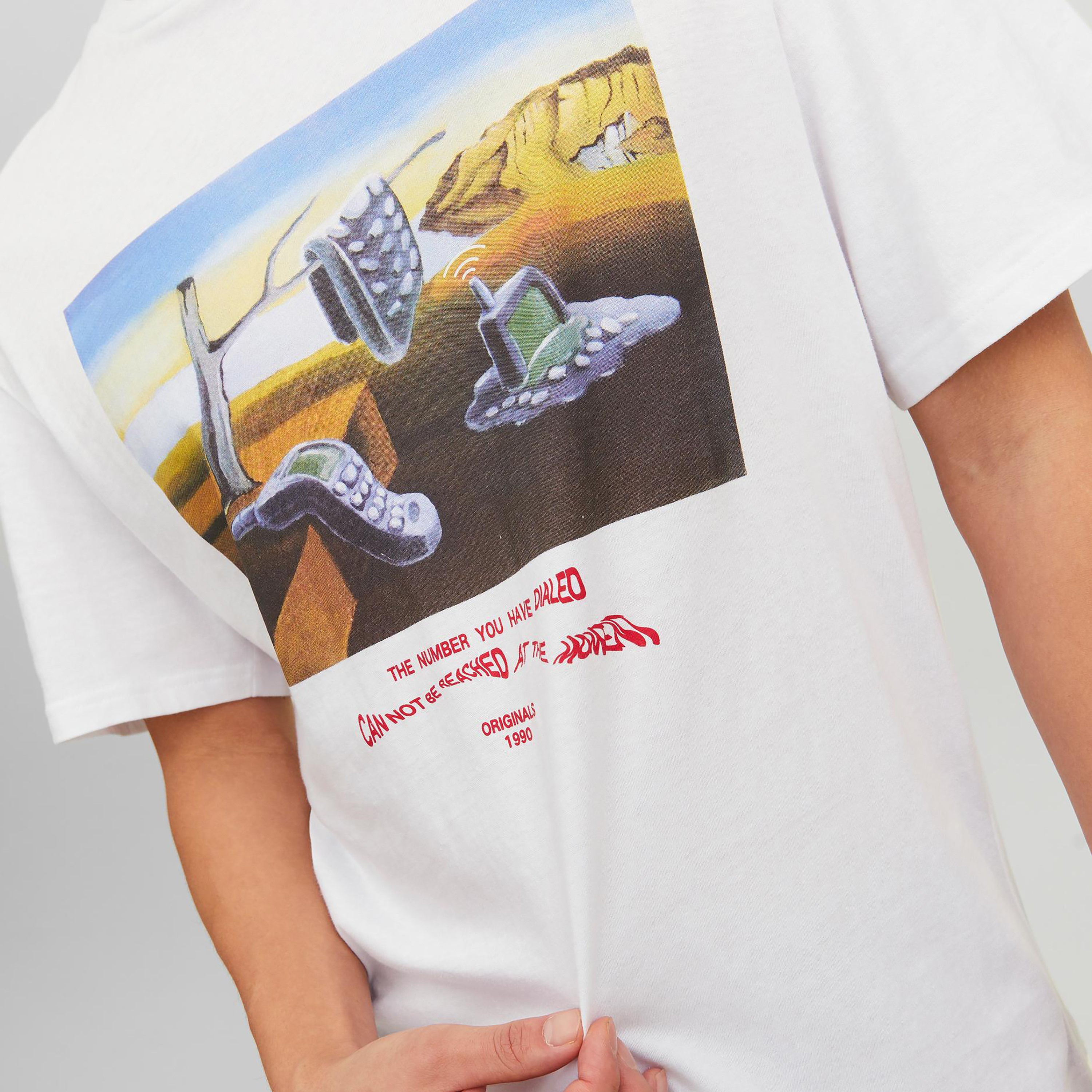 تي شيرت من جاك آند جونز مع جرافيك بأكمام قصيرة و ياقة مستديرة -men-clothing-tshirtsandpolos-tshirts-image-3