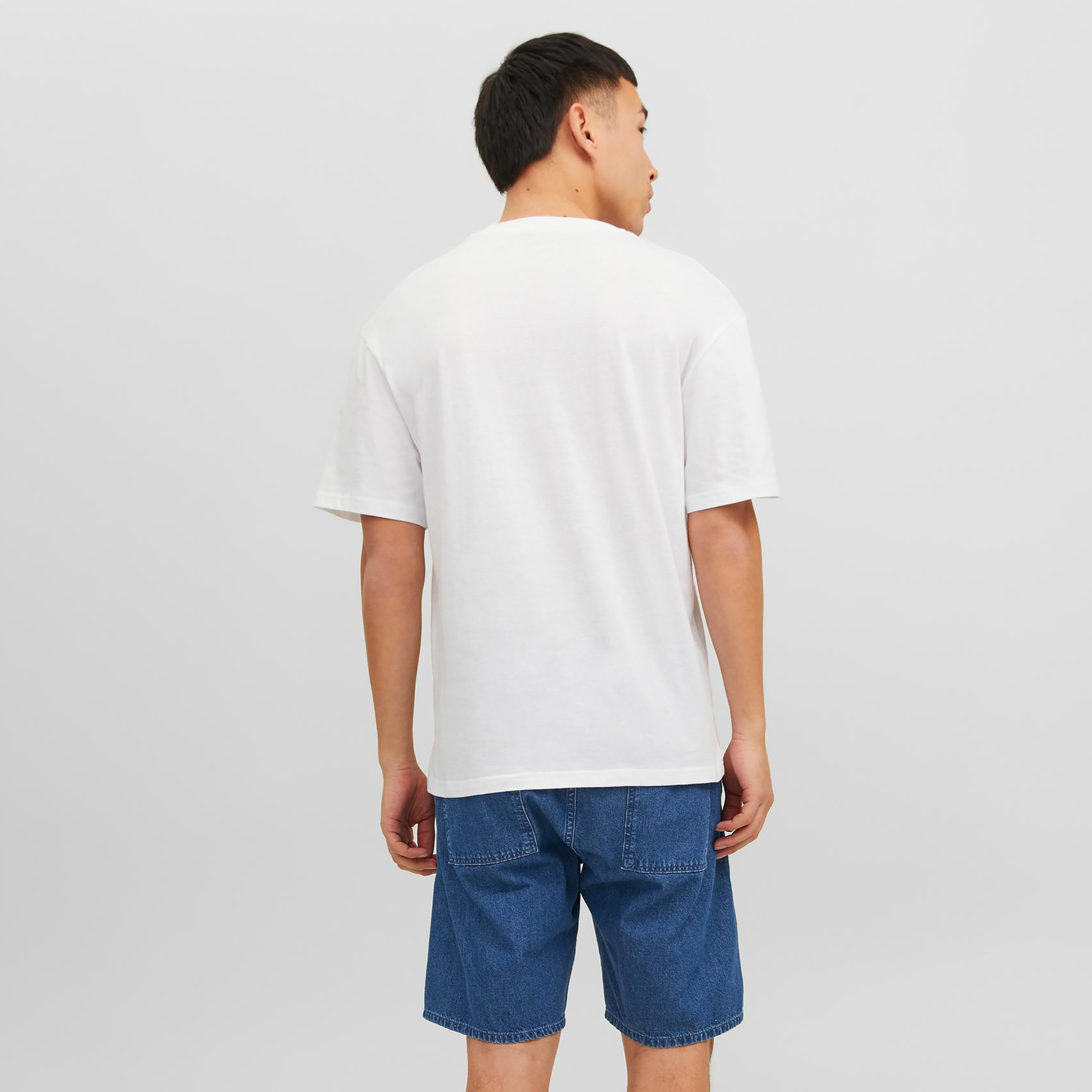 تي شيرت من جاك آند جونز مع جرافيك بأكمام قصيرة و ياقة مستديرة -men-clothing-tshirtsandpolos-tshirts-image-4