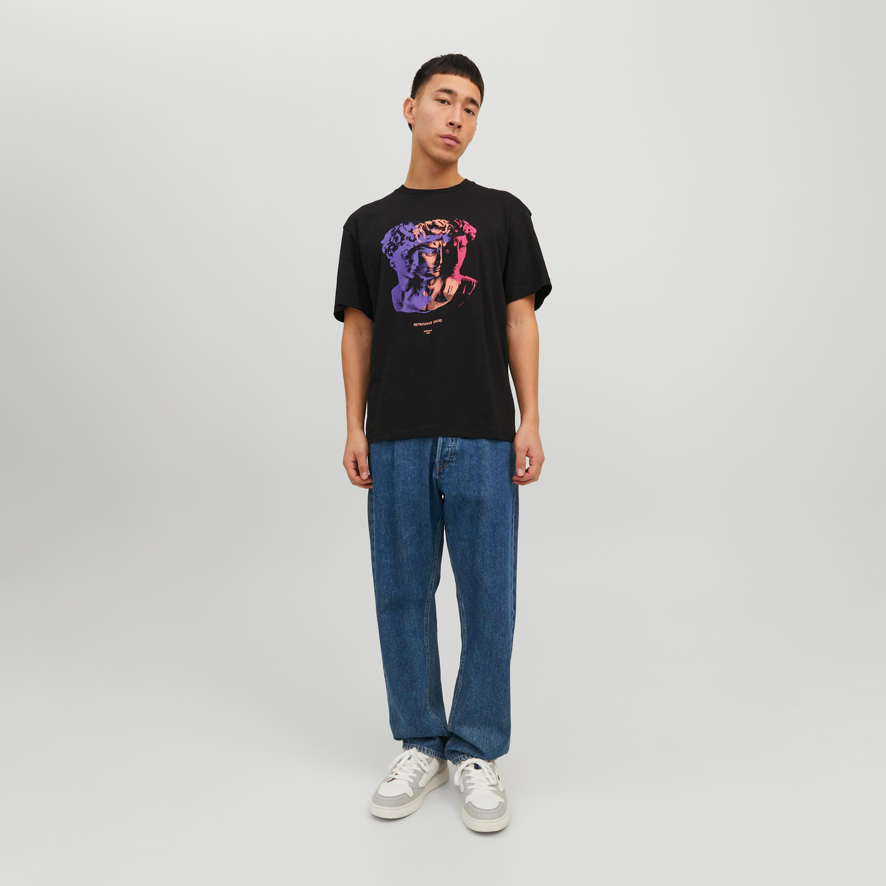 تي شيرت من جاك آند جونز مع جرافيك بأكمام قصيرة و ياقة مستديرة -men-clothing-tshirtsandpolos-tshirts-image-2