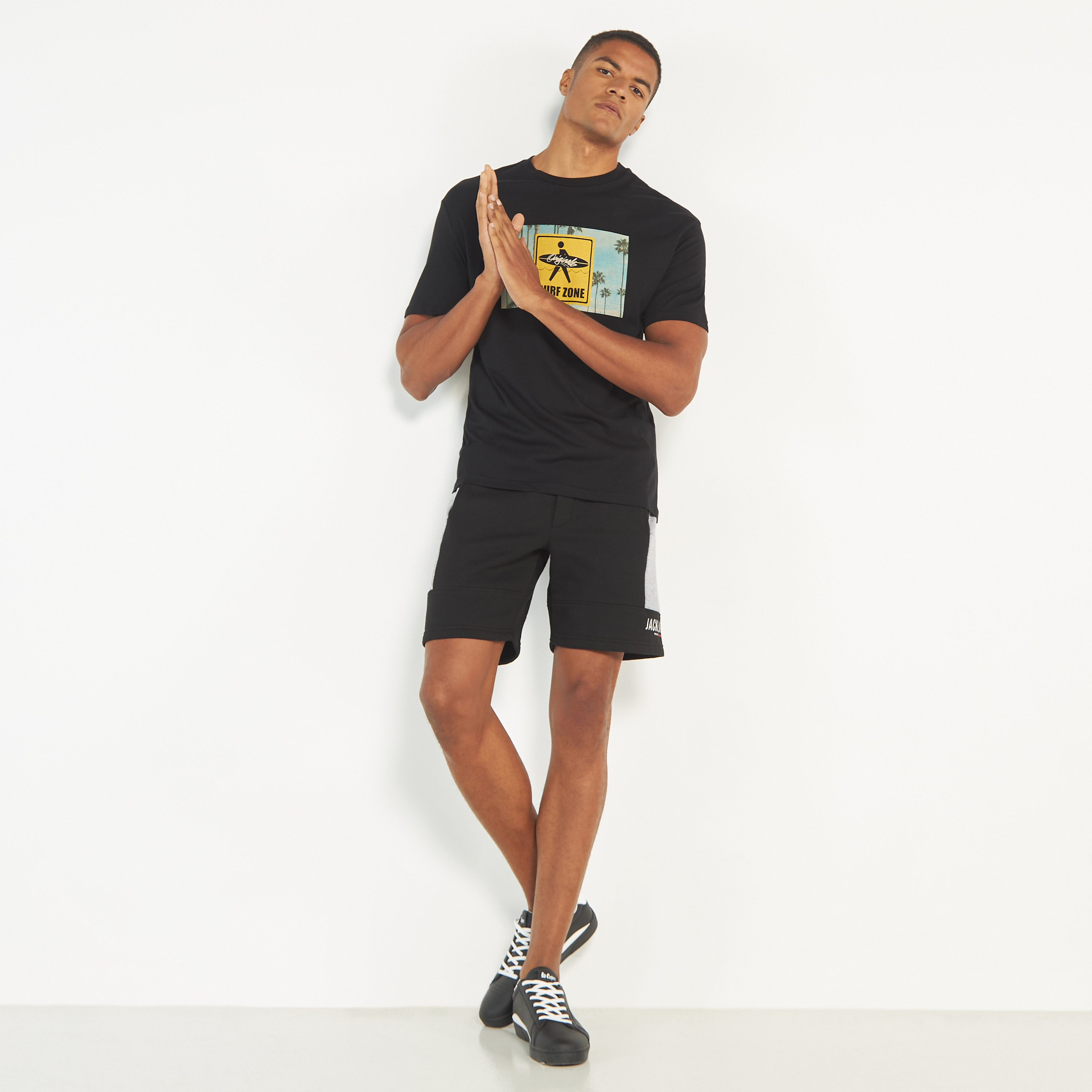 تي شيرت من جاك آند جونز مع مطبوع بأكمام قصيرة و ياقة مستديرة -men-clothing-tshirtsandpolos-tshirts-image-2