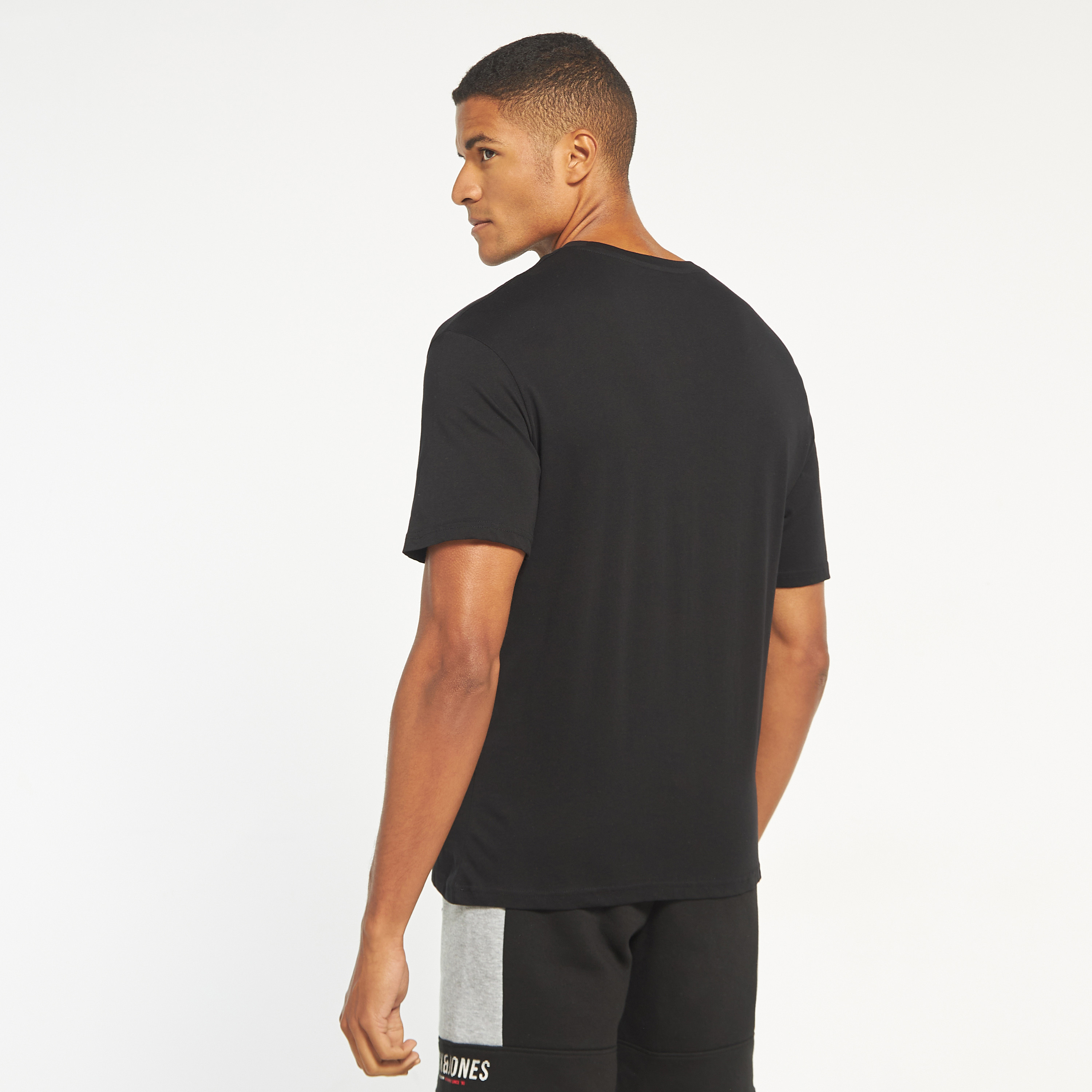 تي شيرت من جاك آند جونز مع مطبوع بأكمام قصيرة و ياقة مستديرة -men-clothing-tshirtsandpolos-tshirts-image-3