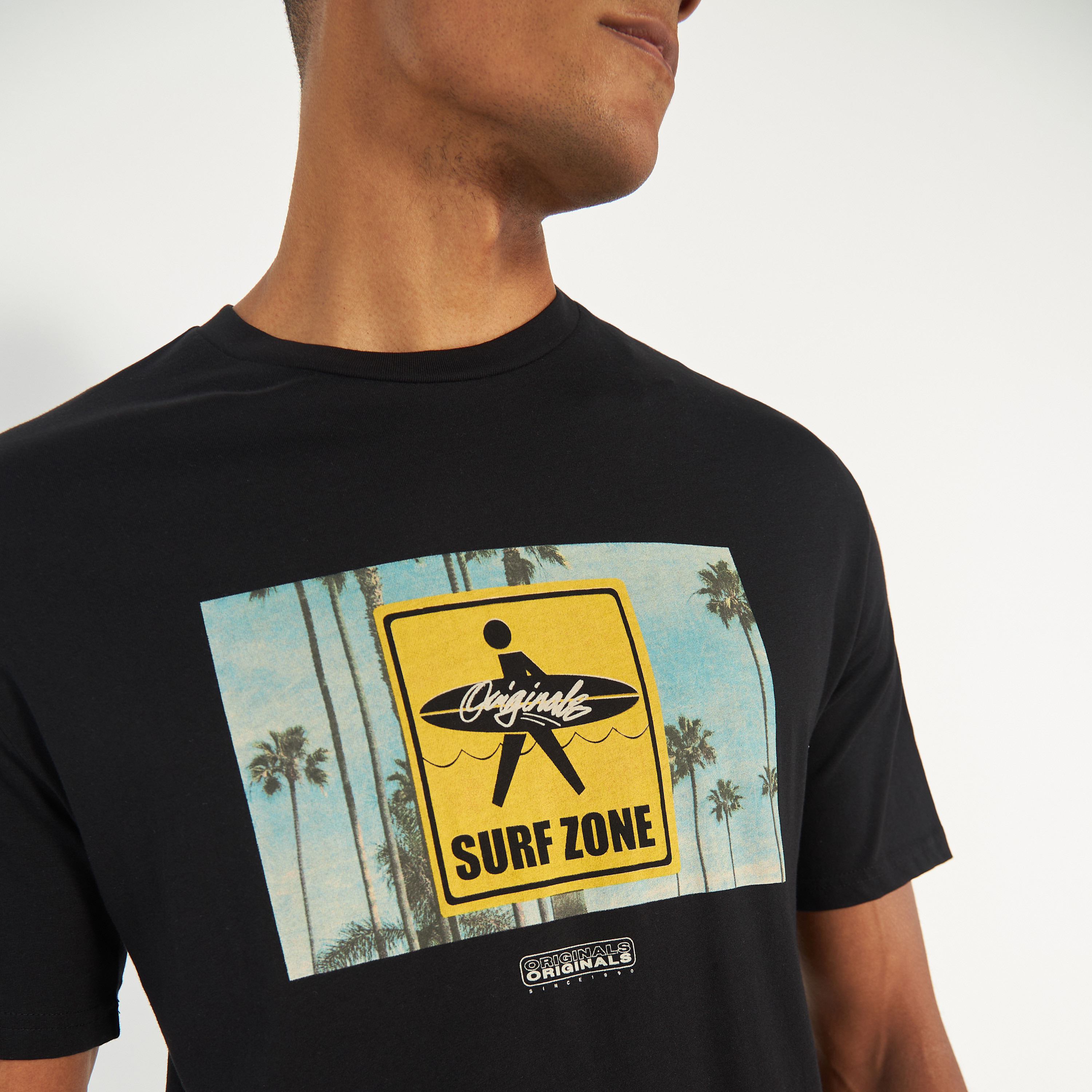 تي شيرت من جاك آند جونز مع مطبوع بأكمام قصيرة و ياقة مستديرة -men-clothing-tshirtsandpolos-tshirts-image-4