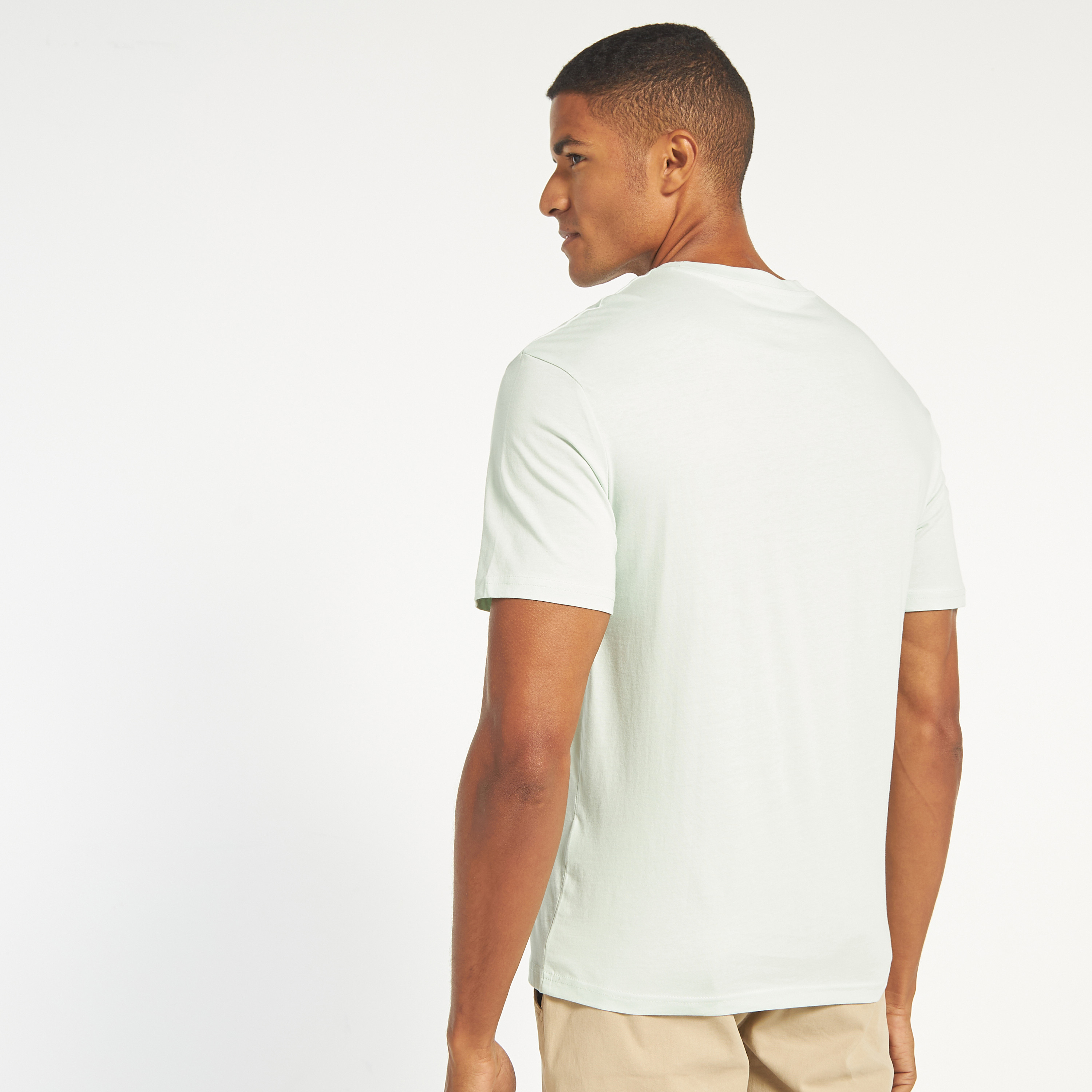 تي شيرت من جاك آند جونز مع مطبوع بأكمام قصيرة و ياقة مستديرة -men-clothing-tshirtsandpolos-tshirts-image-11