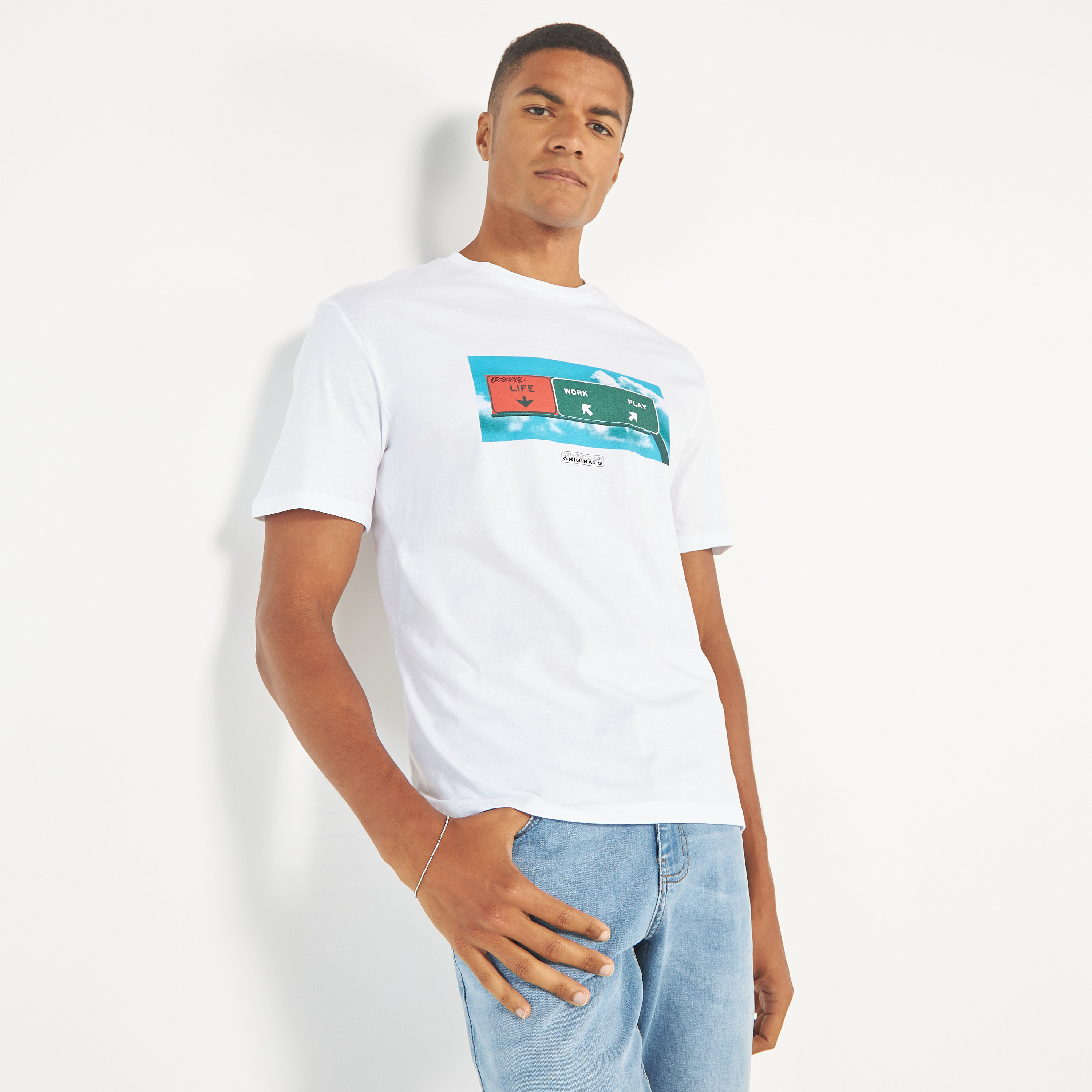 تي شيرت من جاك آند جونز مع مطبوع بأكمام قصيرة و ياقة مستديرة -men-clothing-tshirtsandpolos-tshirts-image-13