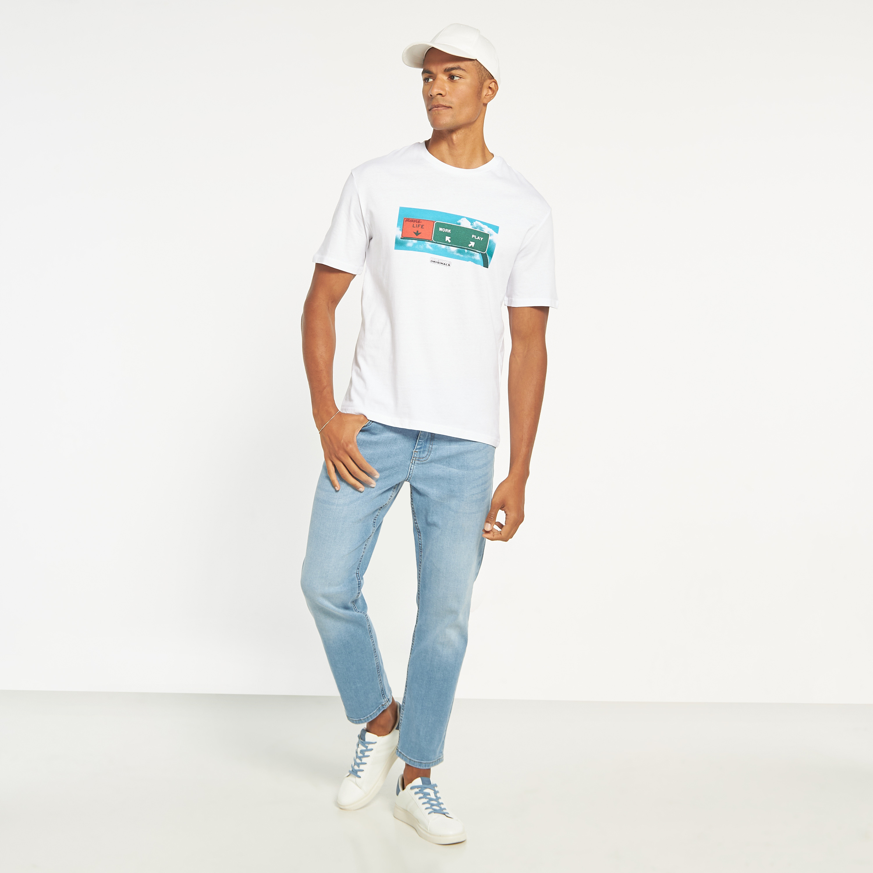 تي شيرت من جاك آند جونز مع مطبوع بأكمام قصيرة و ياقة مستديرة -men-clothing-tshirtsandpolos-tshirts-image-14